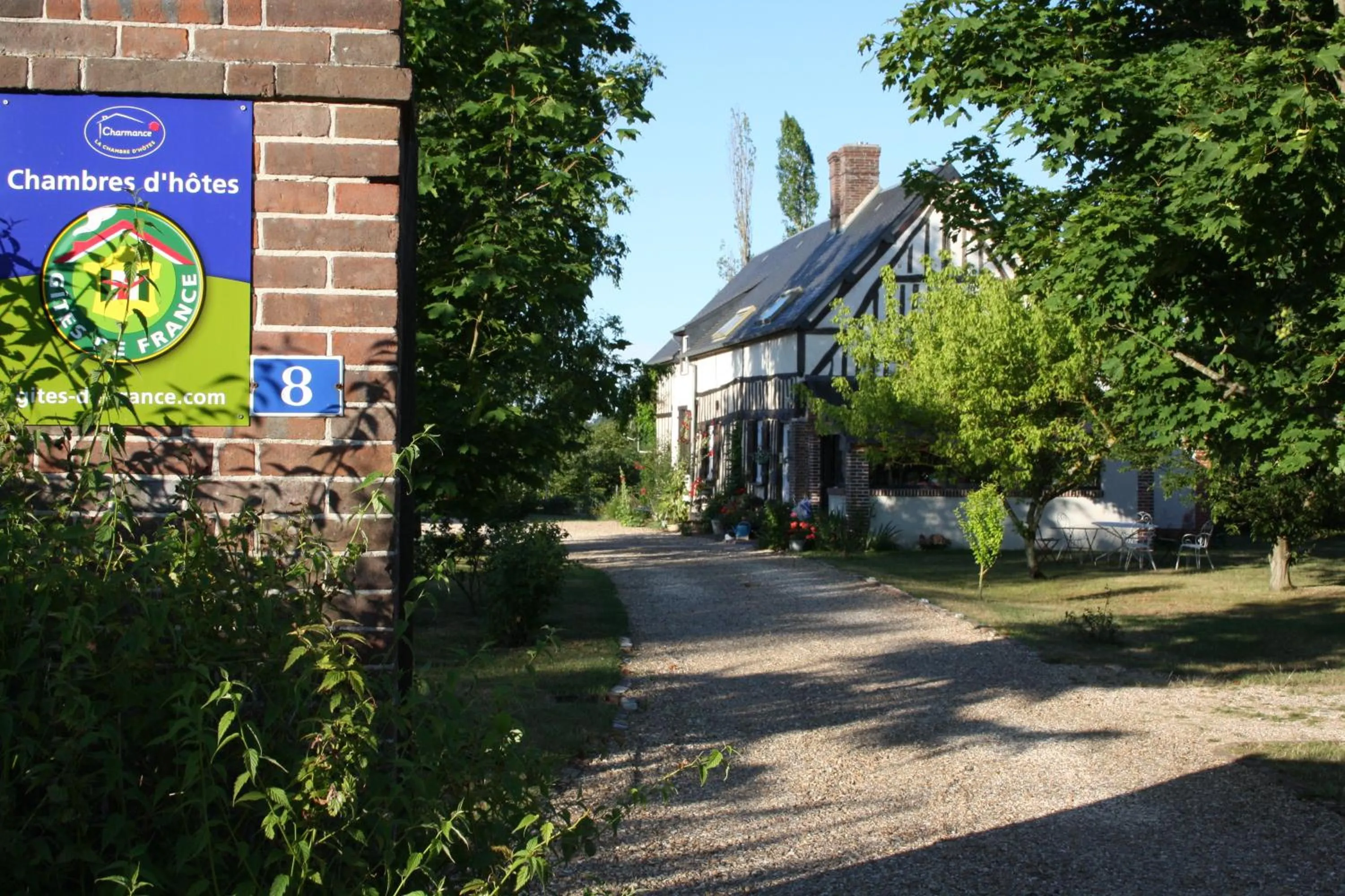 Facade/entrance in Chambre d'hôtes - Le jardin des Patissons