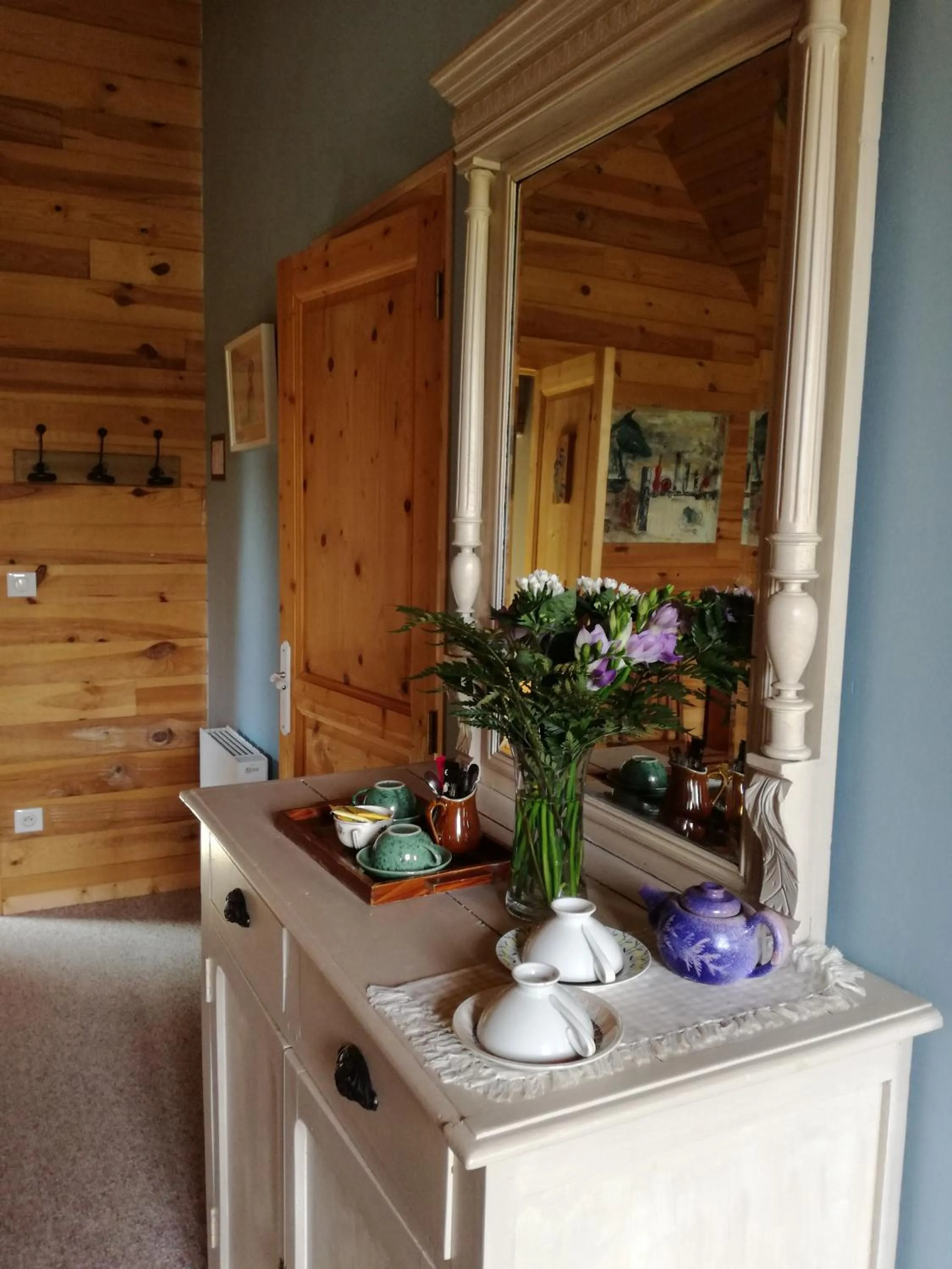 Coffee/tea facilities in Chambre d'hôtes - Le jardin des Patissons