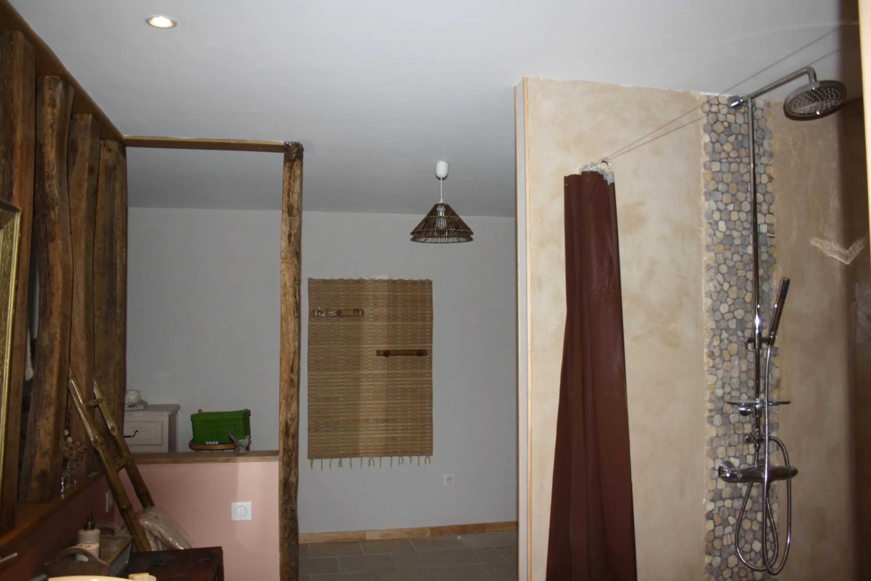 Bathroom in Chambre d'hôtes - Le jardin des Patissons