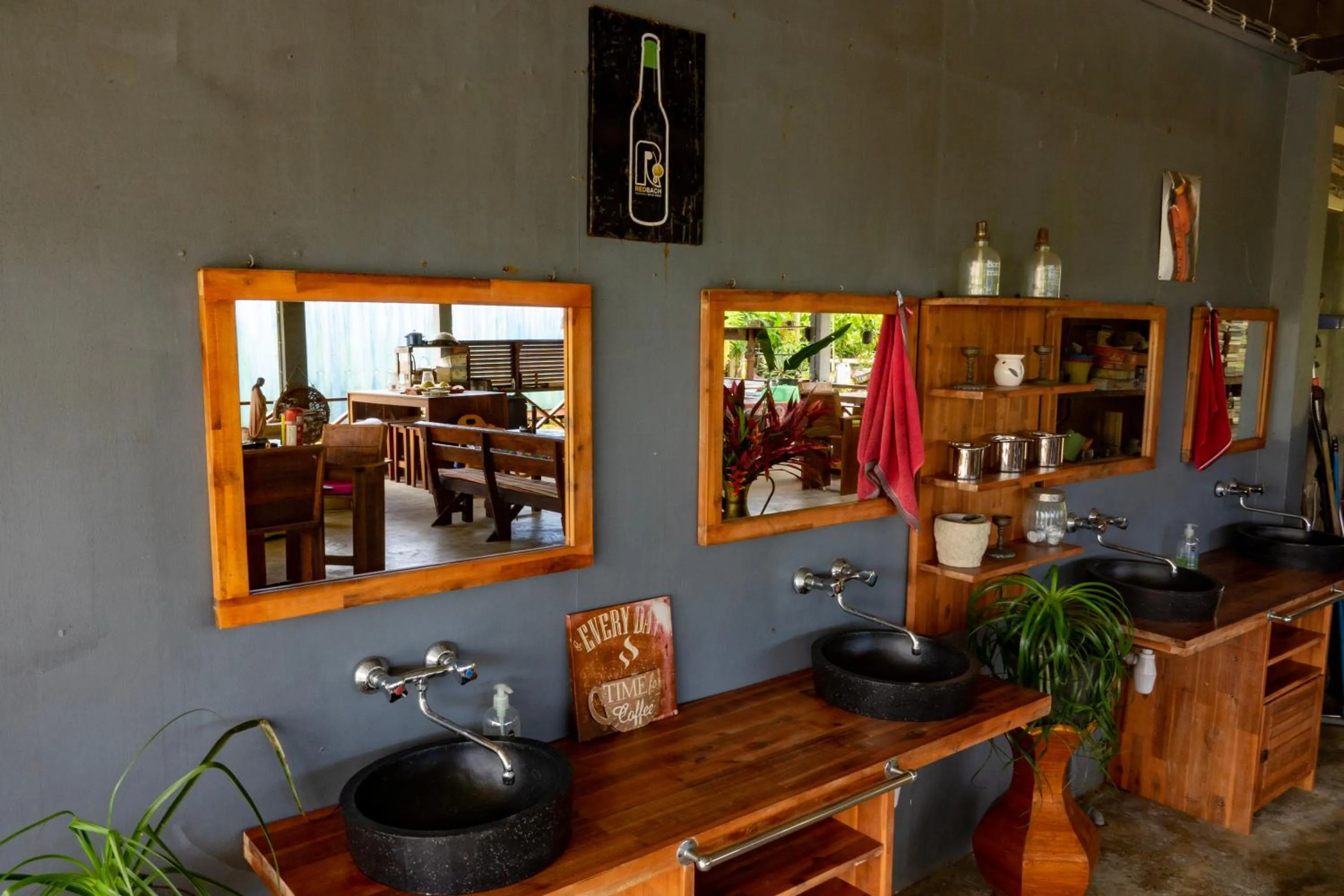 Restaurant/places to eat in Sutopia Holiday Resort