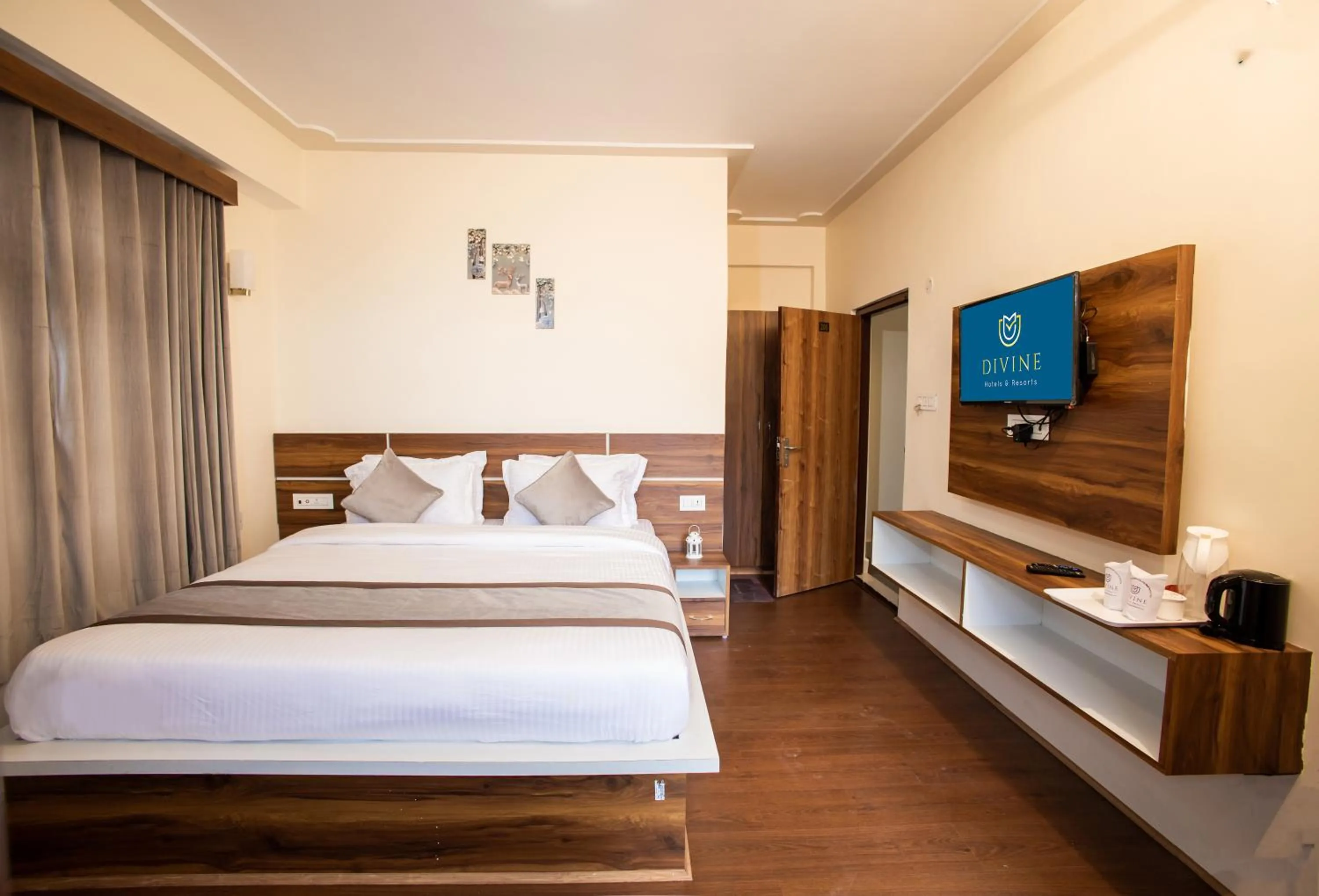 Bed in Divine's The Elite Zong