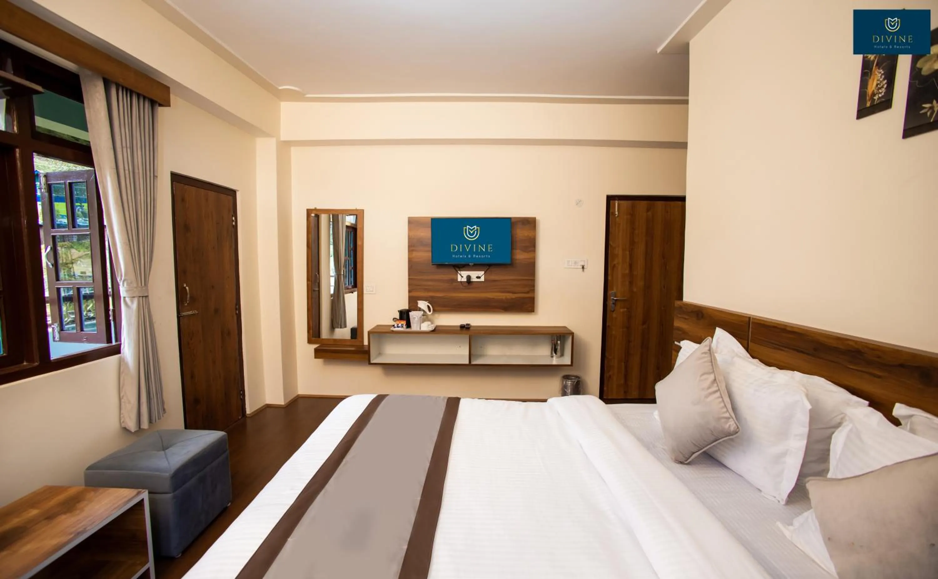 Bed in Divine's The Elite Zong