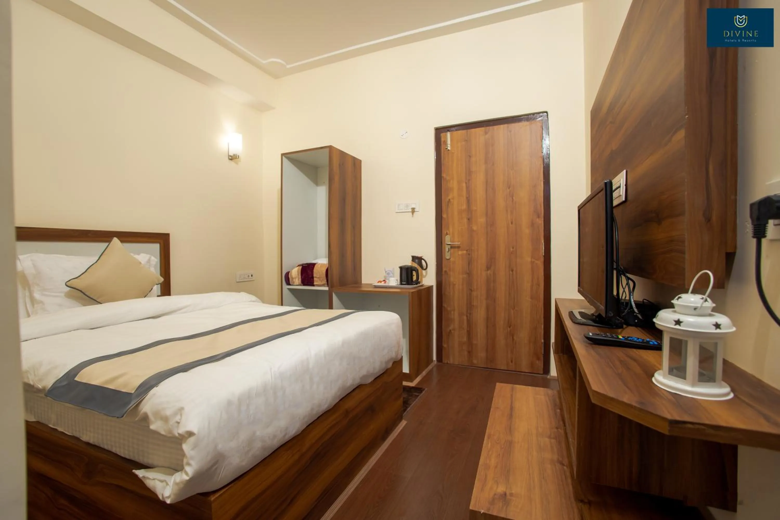 Bed in Divine's The Elite Zong