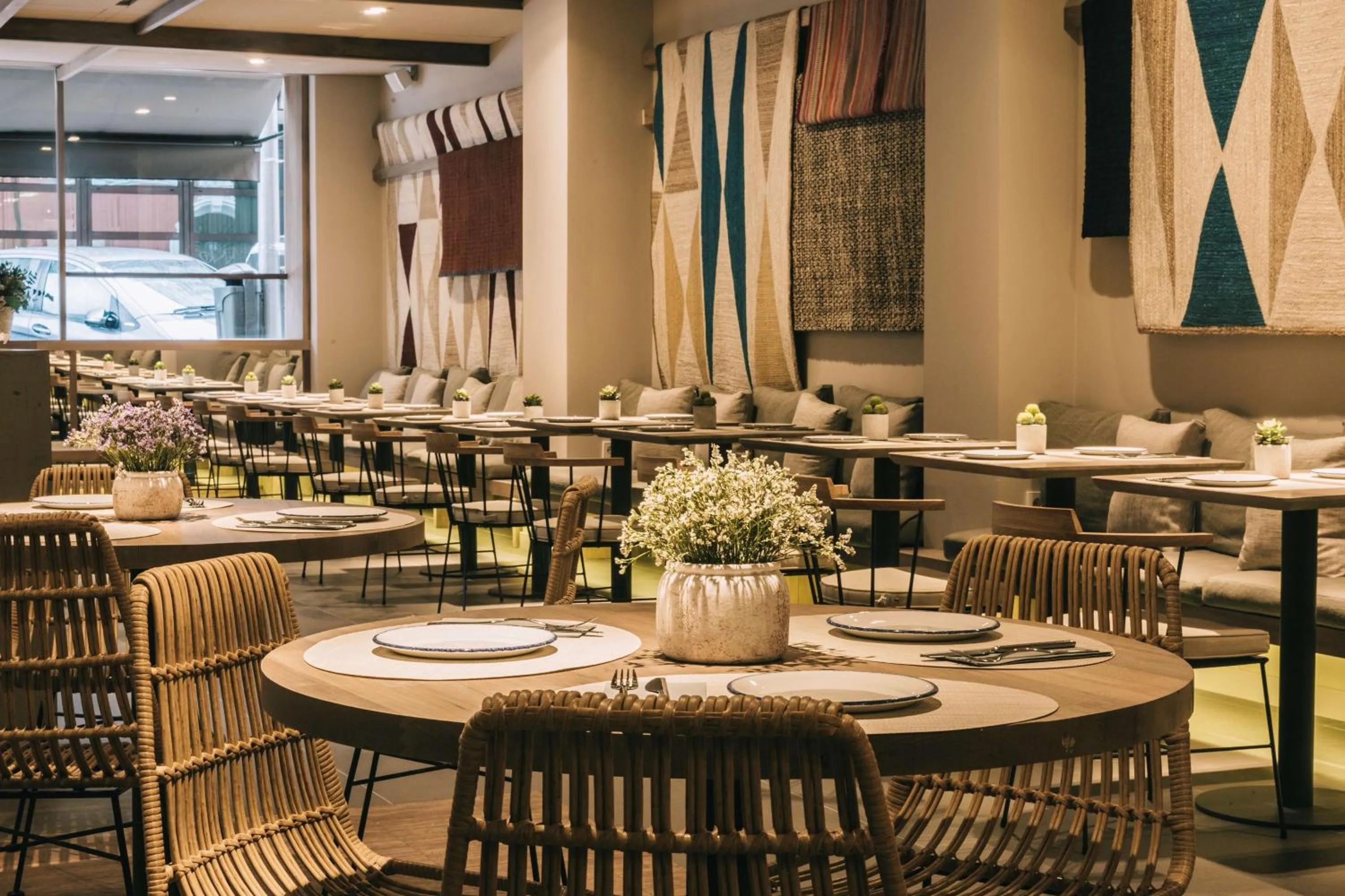 Restaurant/places to eat in NH Madrid Balboa