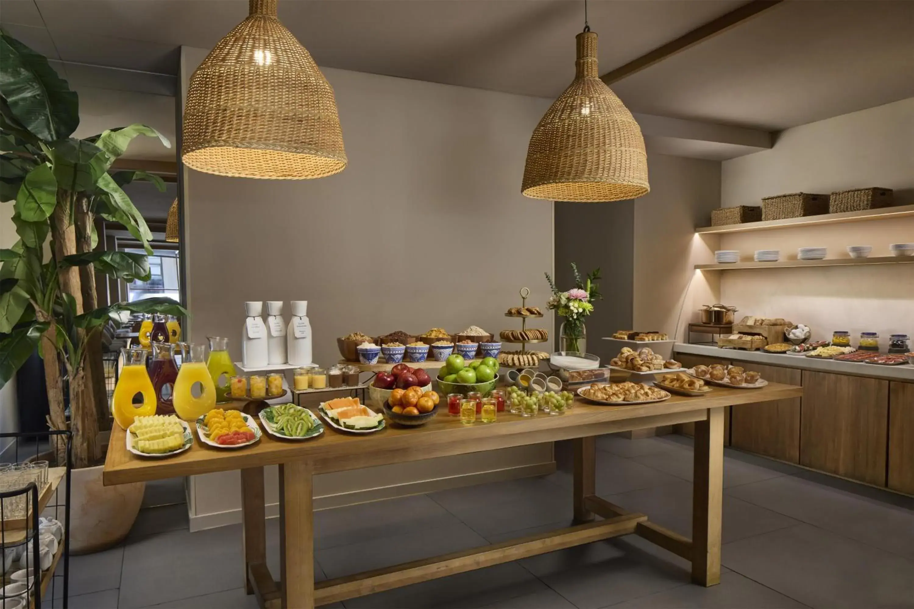 Restaurant/places to eat in NH Madrid Balboa Restaurant/places to eat in NH Madrid Balboa