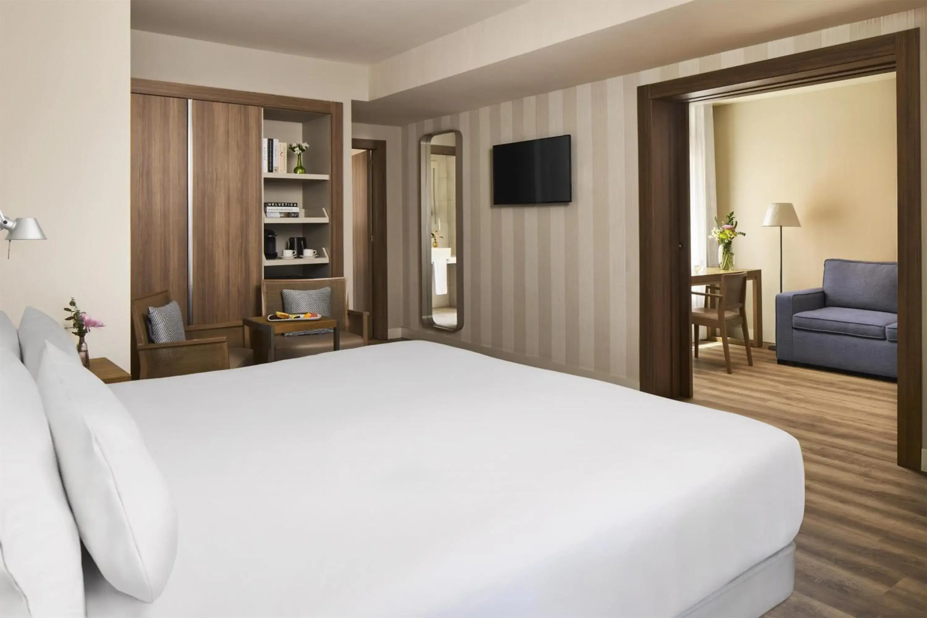 Photo of the whole room, Bed in NH Madrid Balboa Photo of the whole room, Bed in NH Madrid Balboa