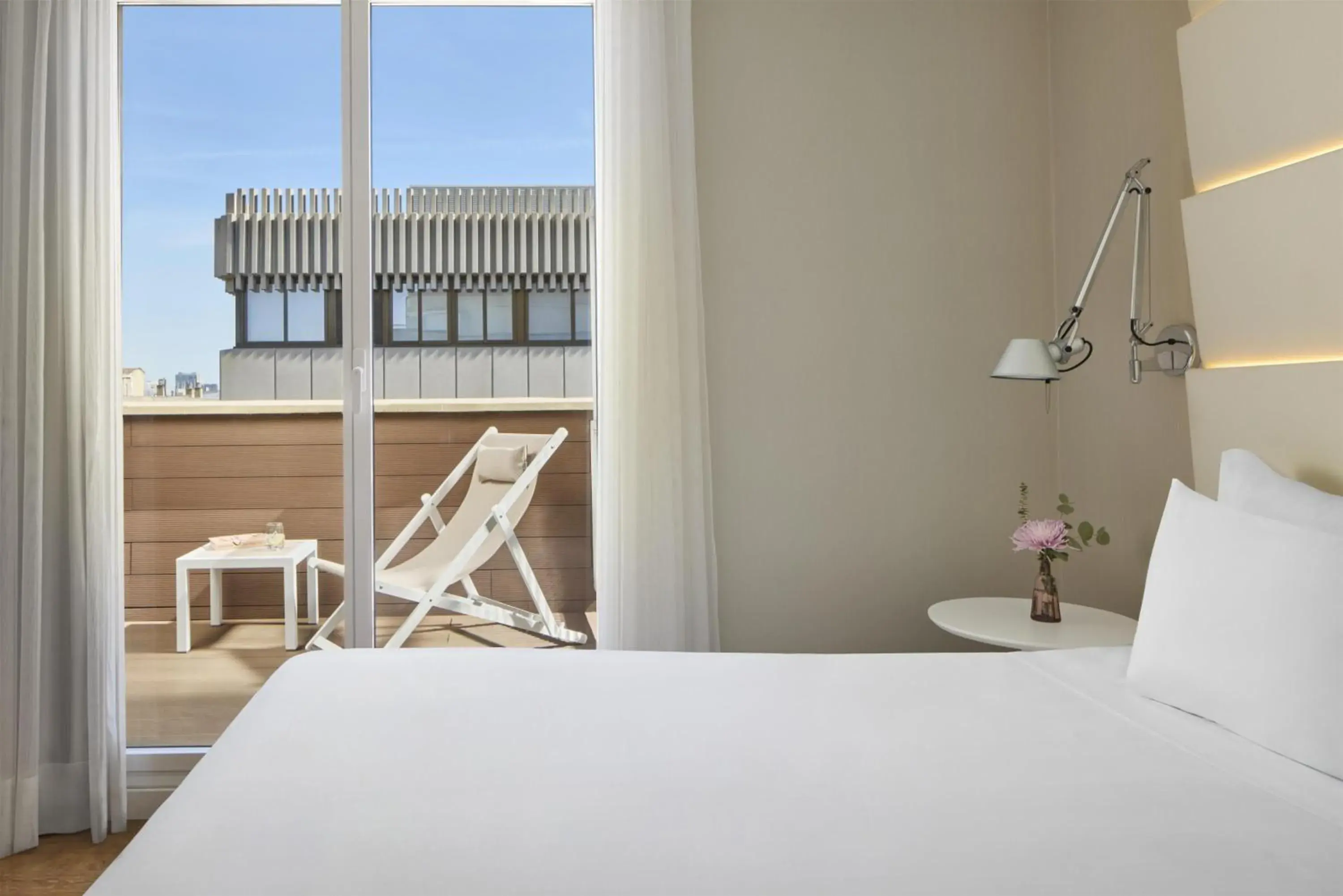 Property building, Bed in NH Madrid Balboa Property building, Bed in NH Madrid Balboa