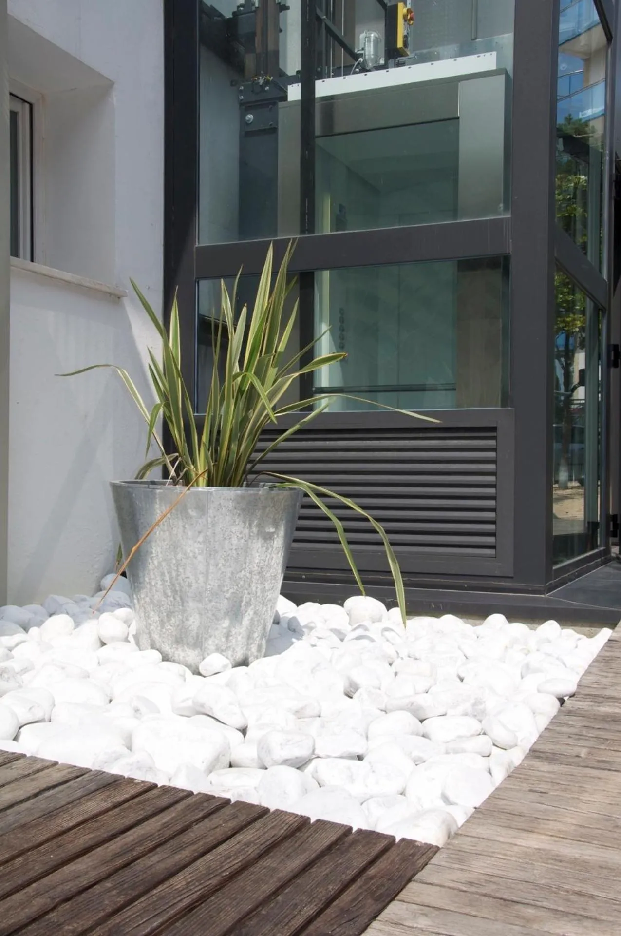 Decorative detail in Hotel Garden