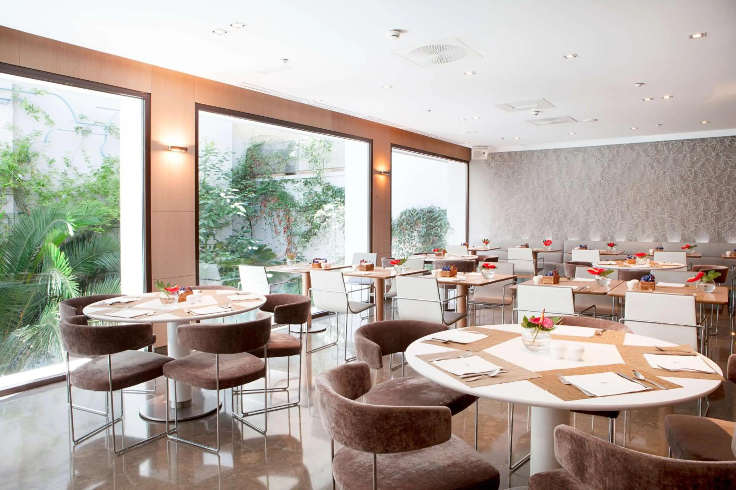 Restaurant/places to eat in NH Madrid Principe de Vergara