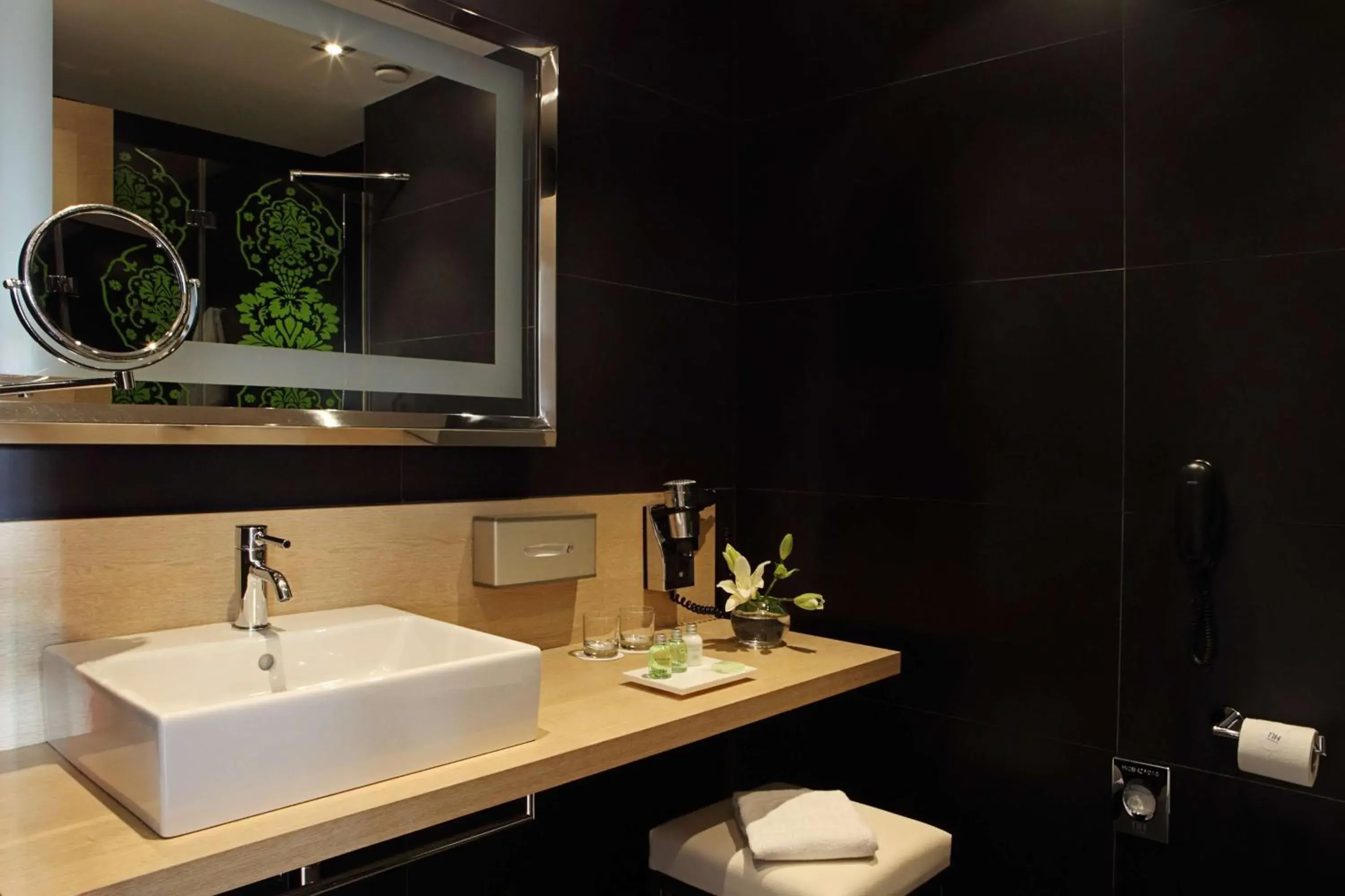 Bathroom in NH Madrid Principe de Vergara Bathroom in NH Madrid Principe de Vergara