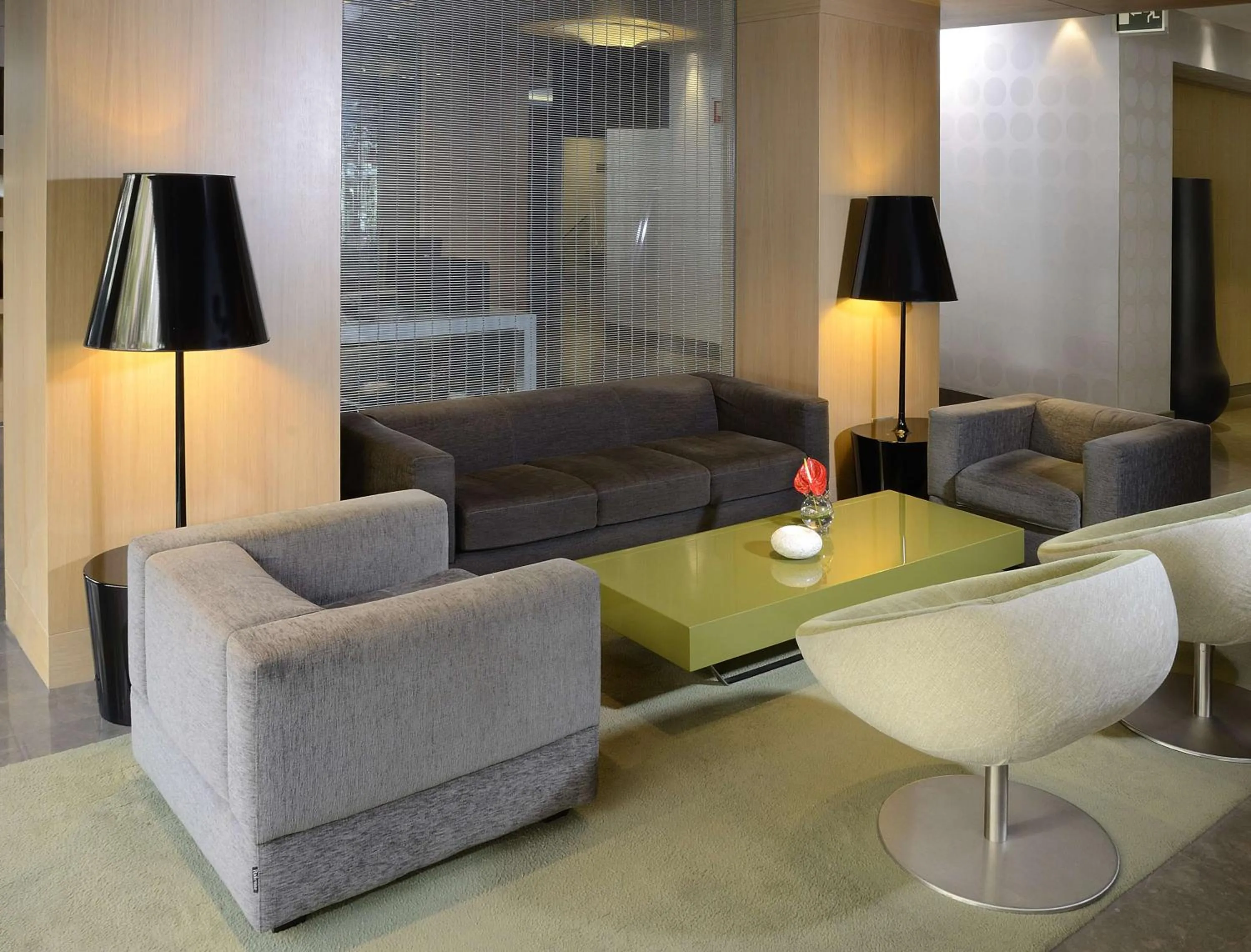 Lobby or reception in NH Madrid Principe de Vergara