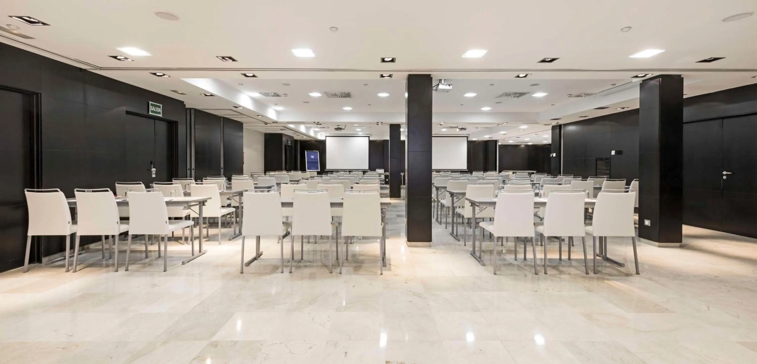 Meeting/conference room in NH Madrid Principe de Vergara