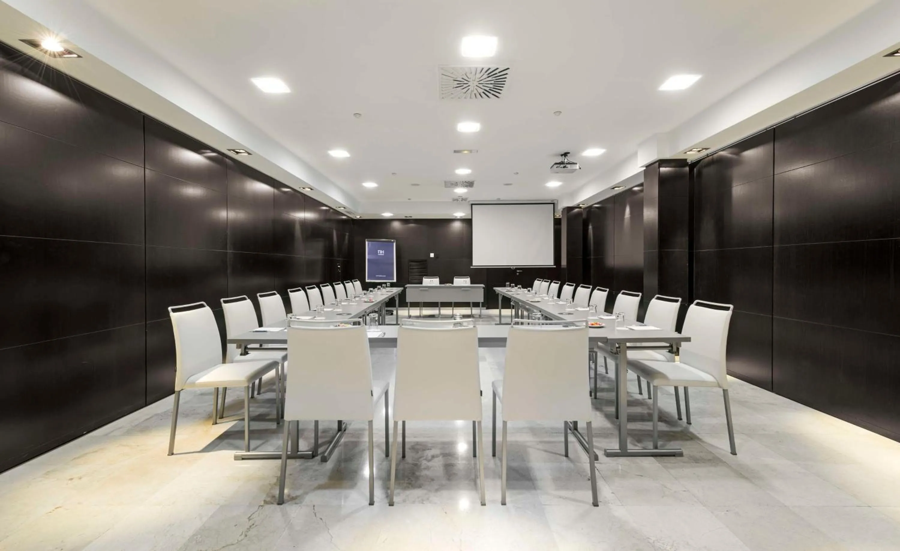 Bedroom in NH Madrid Principe de Vergara