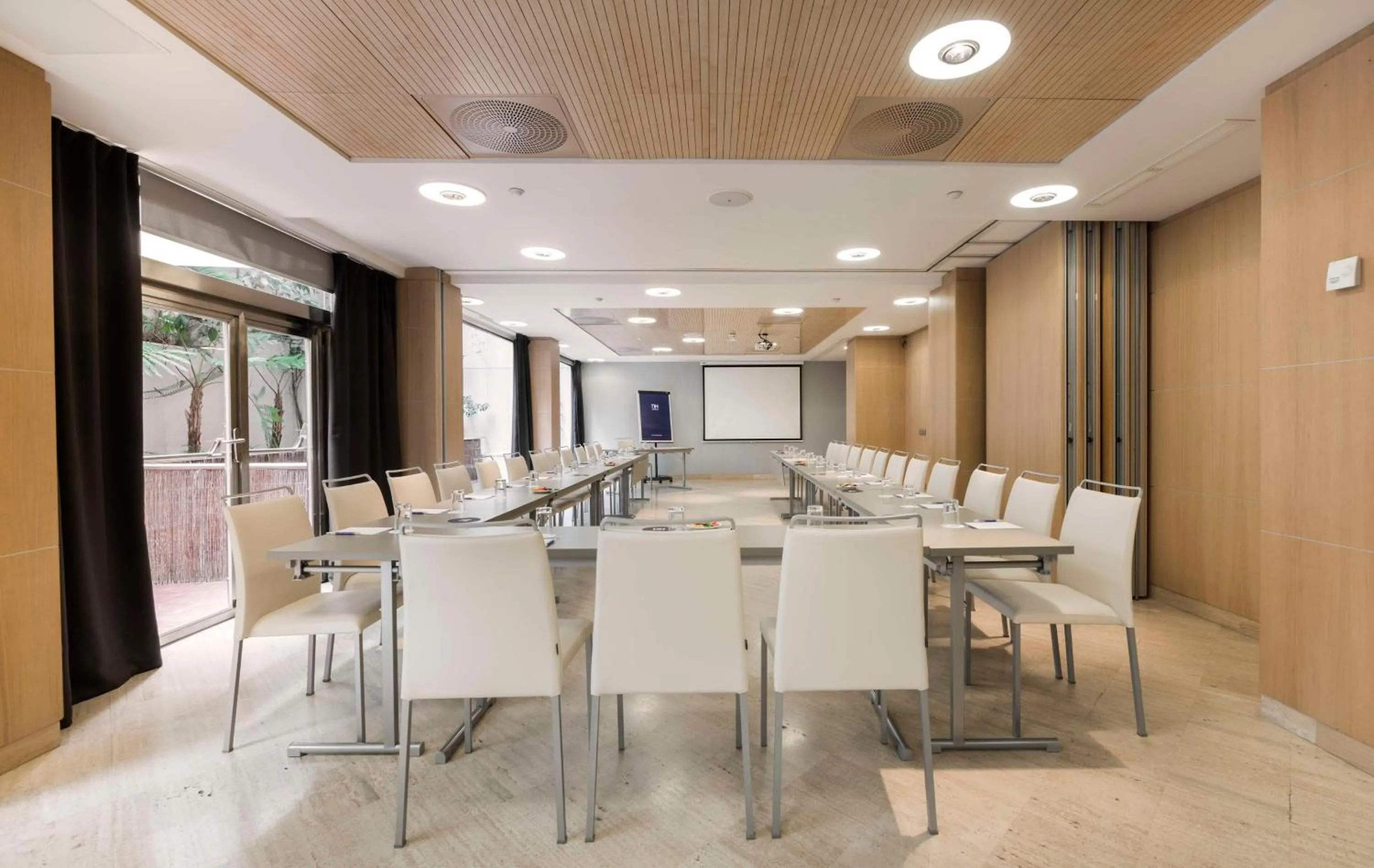 Meeting/conference room in NH Madrid Principe de Vergara