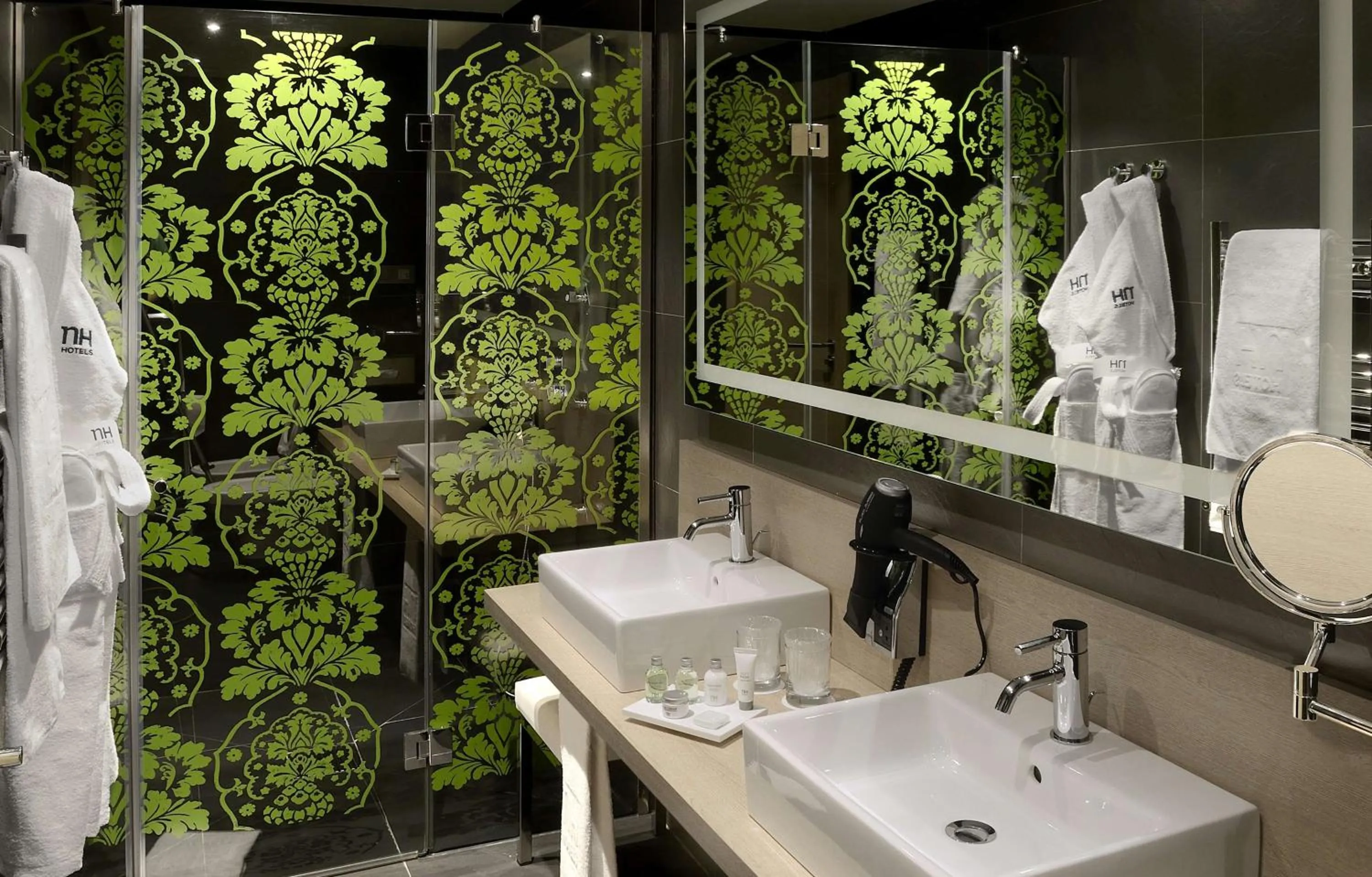 Bathroom in NH Madrid Principe de Vergara