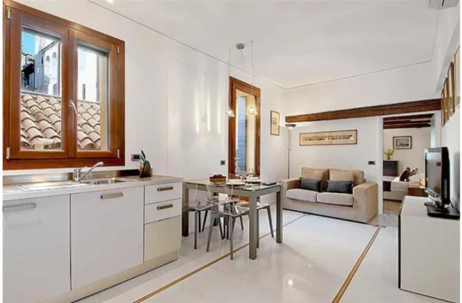 Dining area in Salmaso Apartments