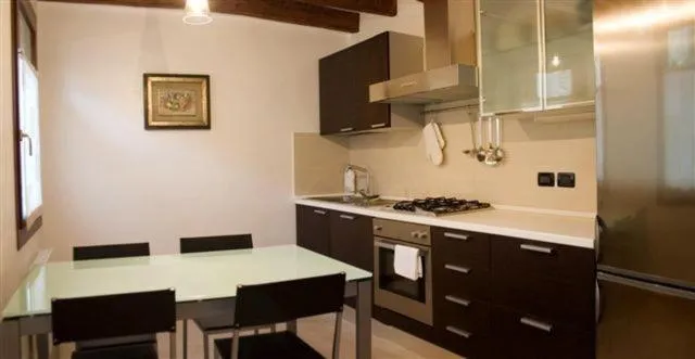 Kitchen or kitchenette in Salmaso Apartments