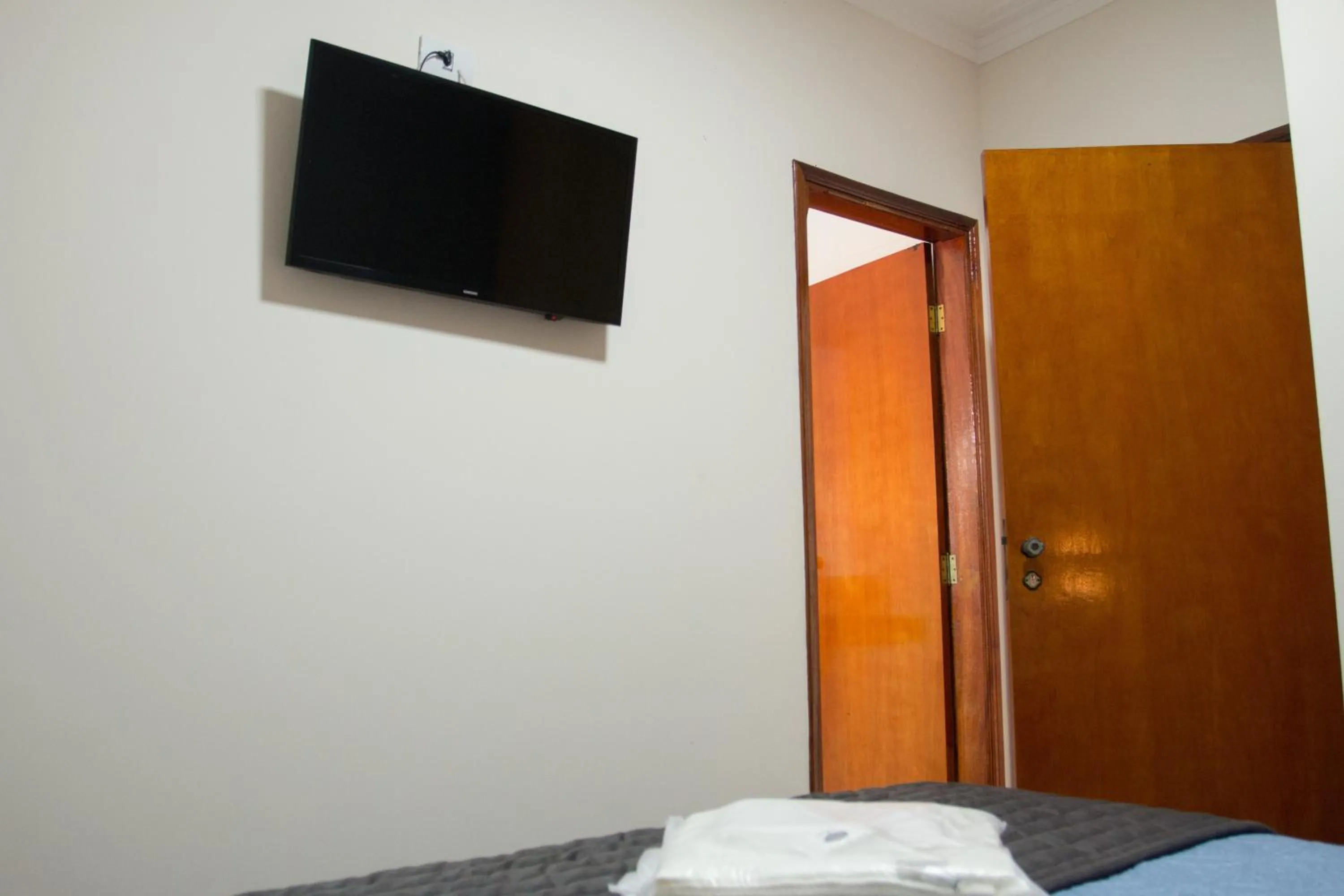 TV and multimedia, Bed in Hotel Descalvado