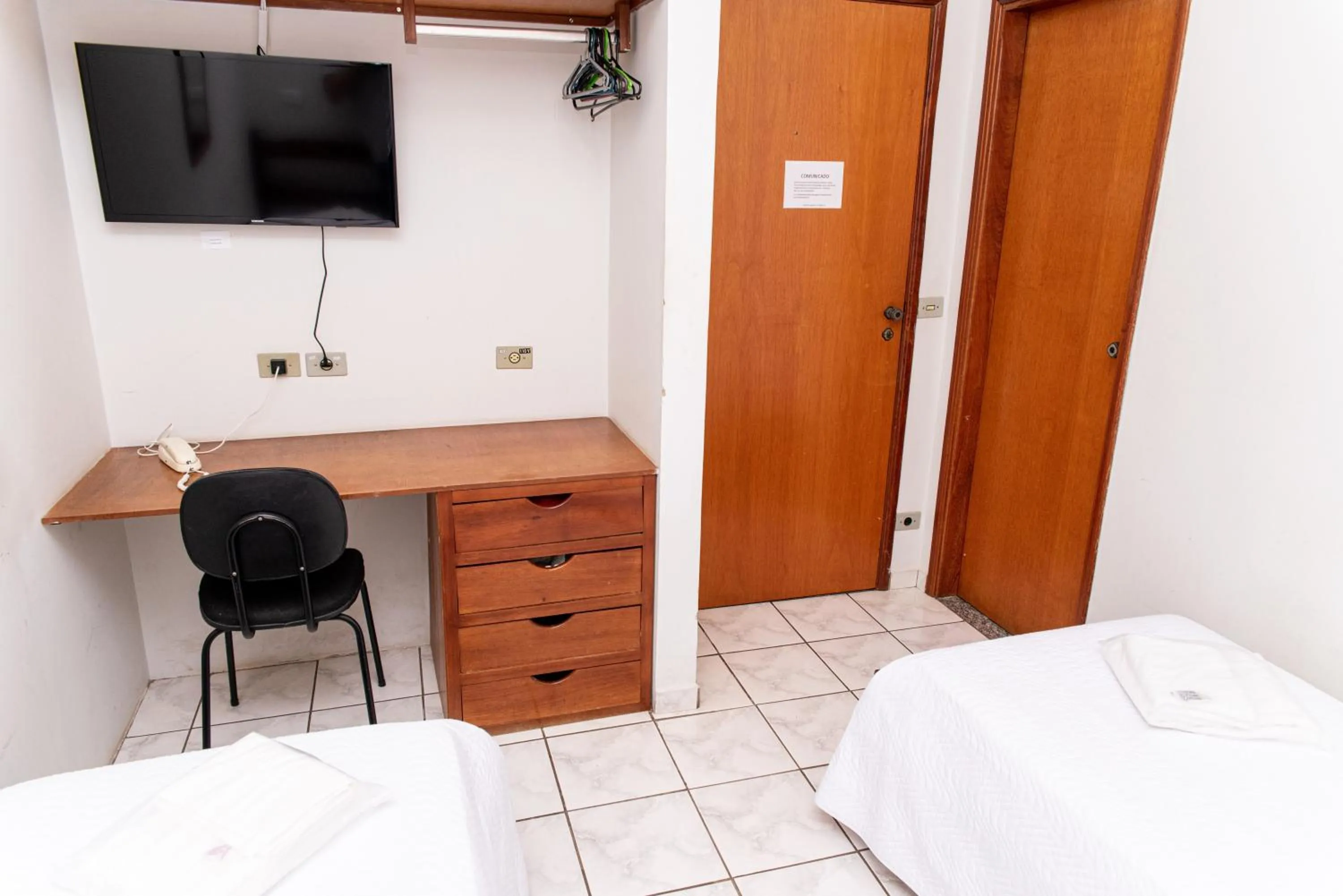 TV and multimedia, Bed in Hotel Descalvado