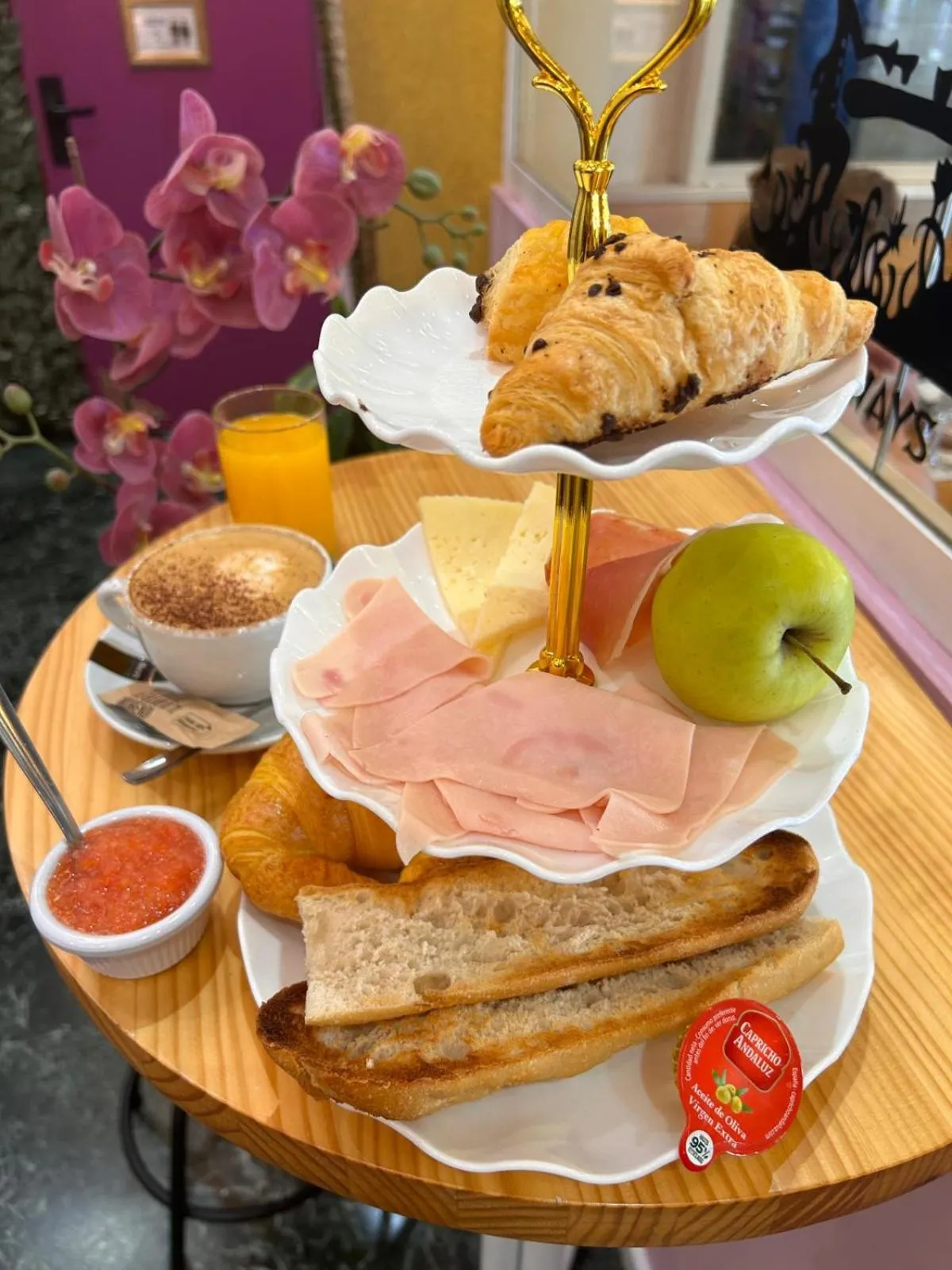 Continental breakfast in Erase un Hotel