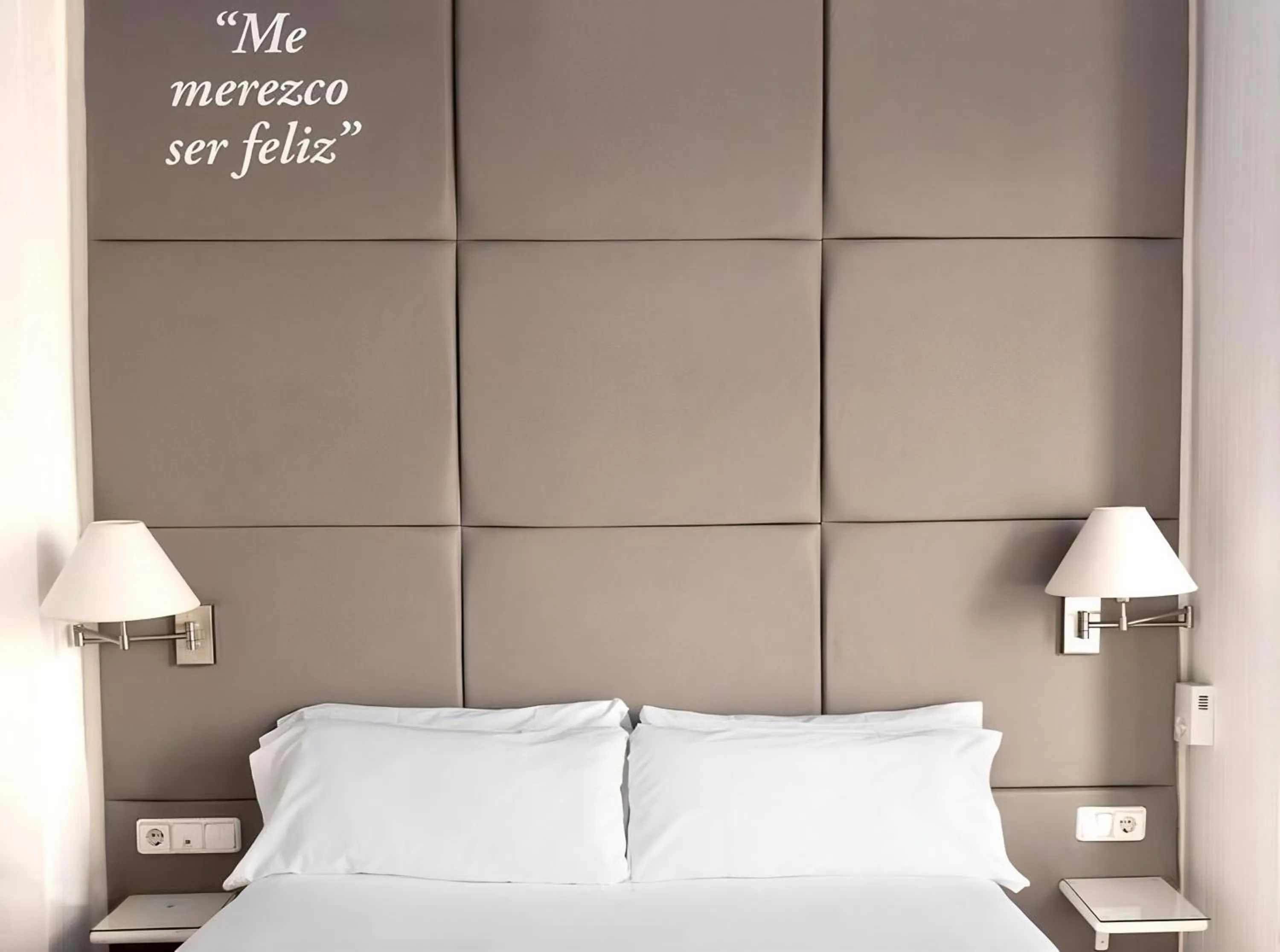 Decorative detail, Bed in Erase un Hotel