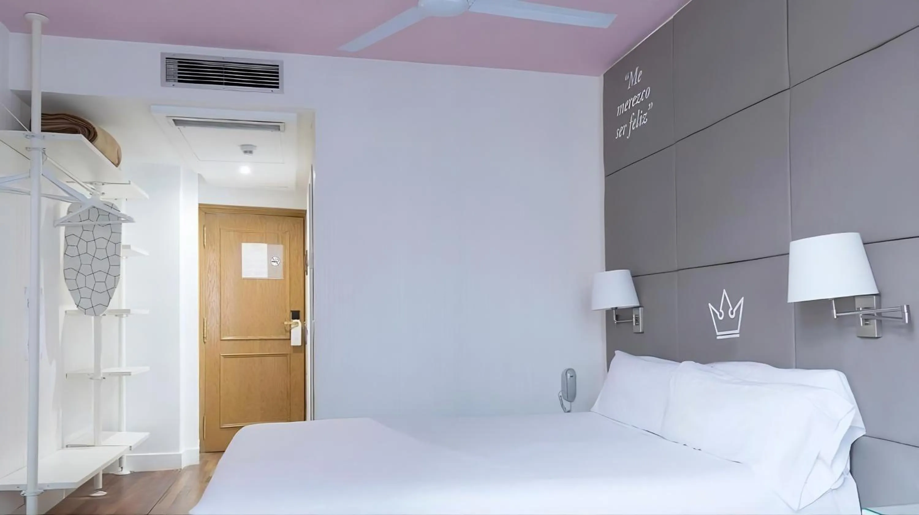 Photo of the whole room, Bed in Erase un Hotel