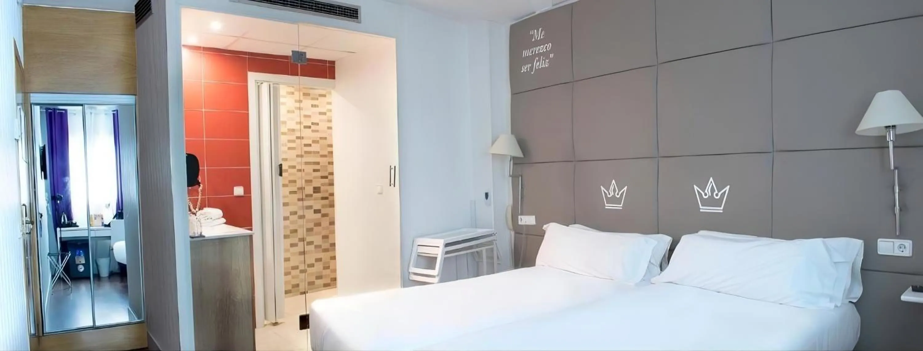 Photo of the whole room, Bed in Erase un Hotel