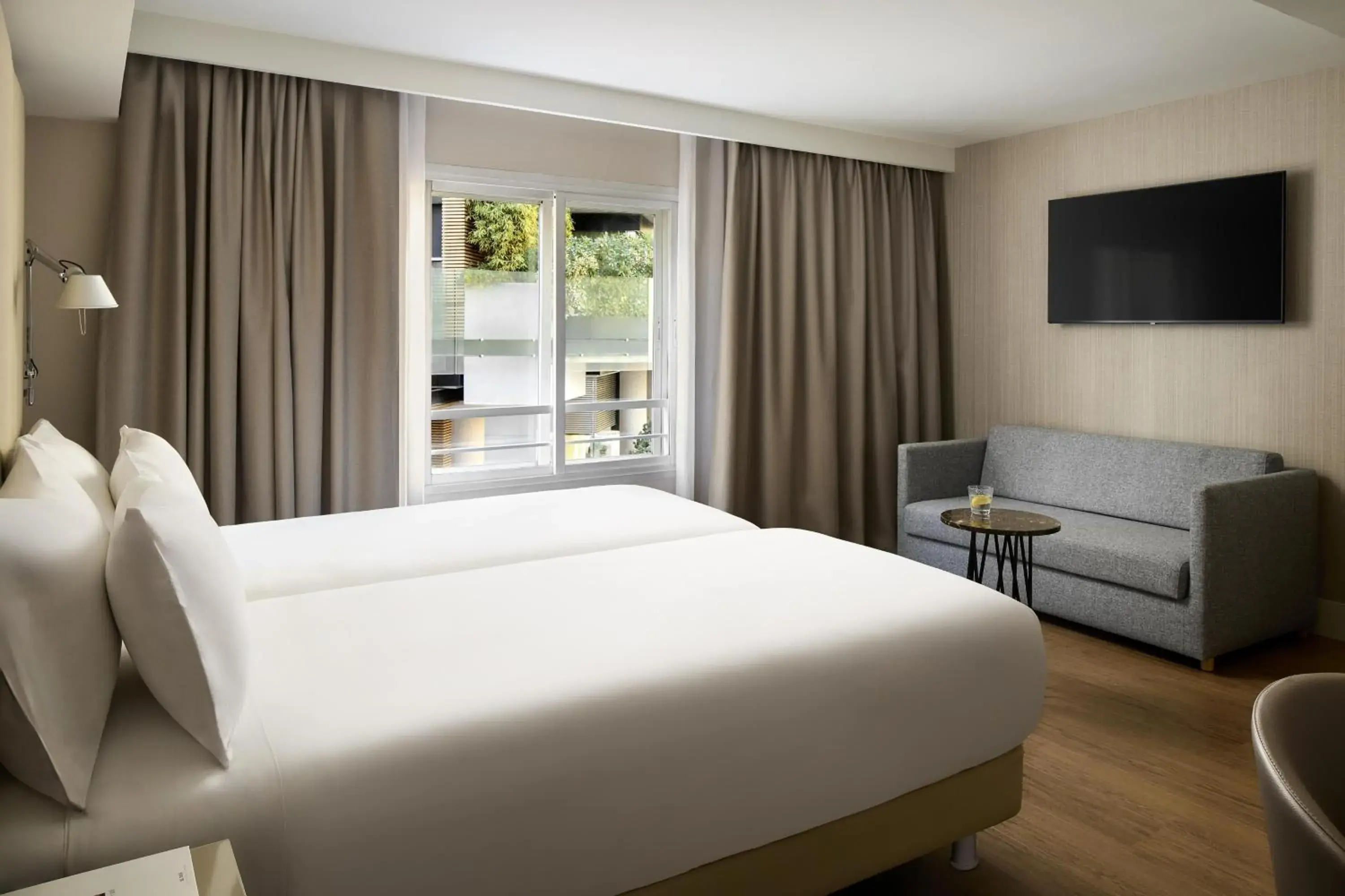 Bedroom, Bed in NH Paseo de la Habana Bedroom, Bed in NH Paseo de la Habana