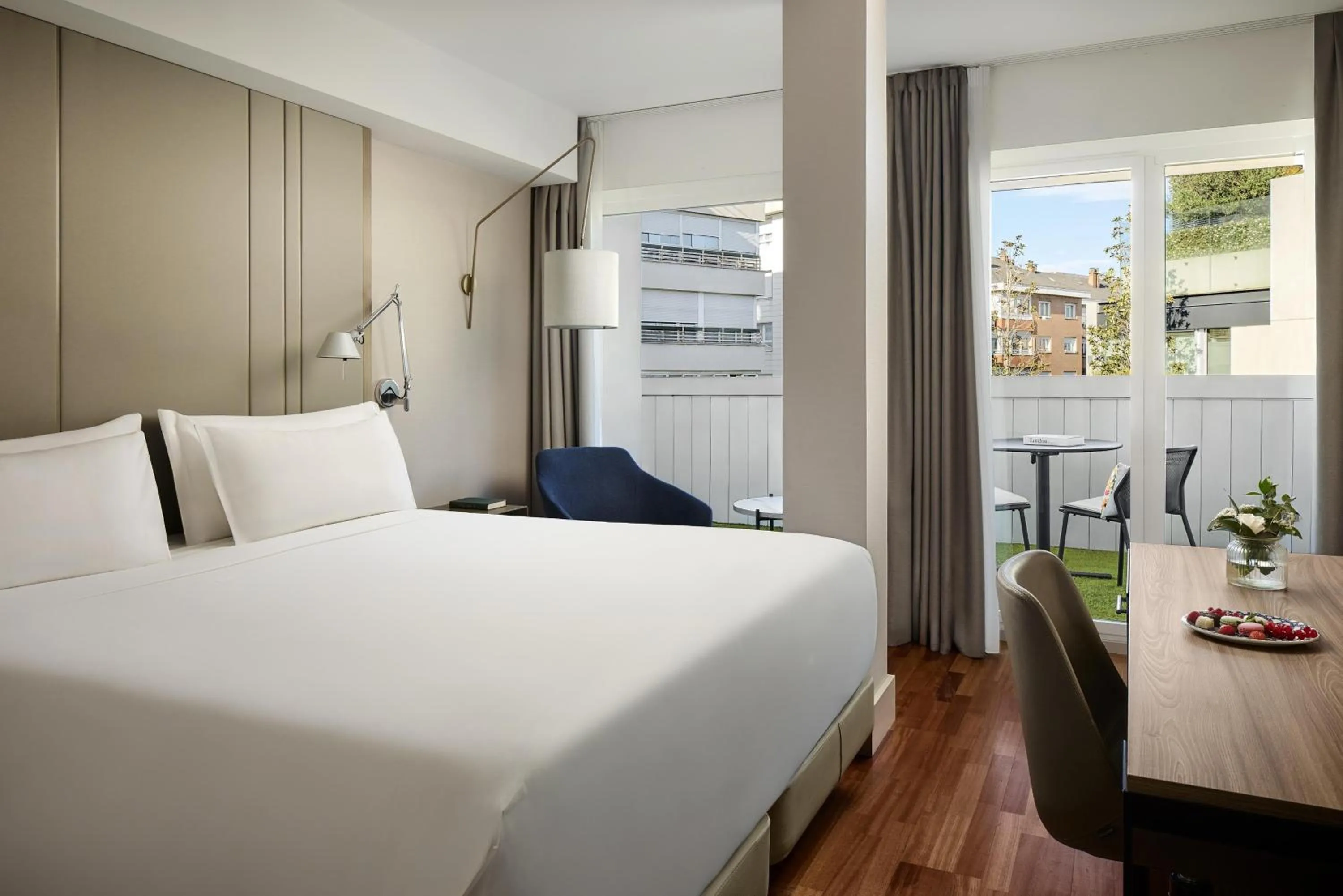 Bedroom, Bed in NH Paseo de la Habana