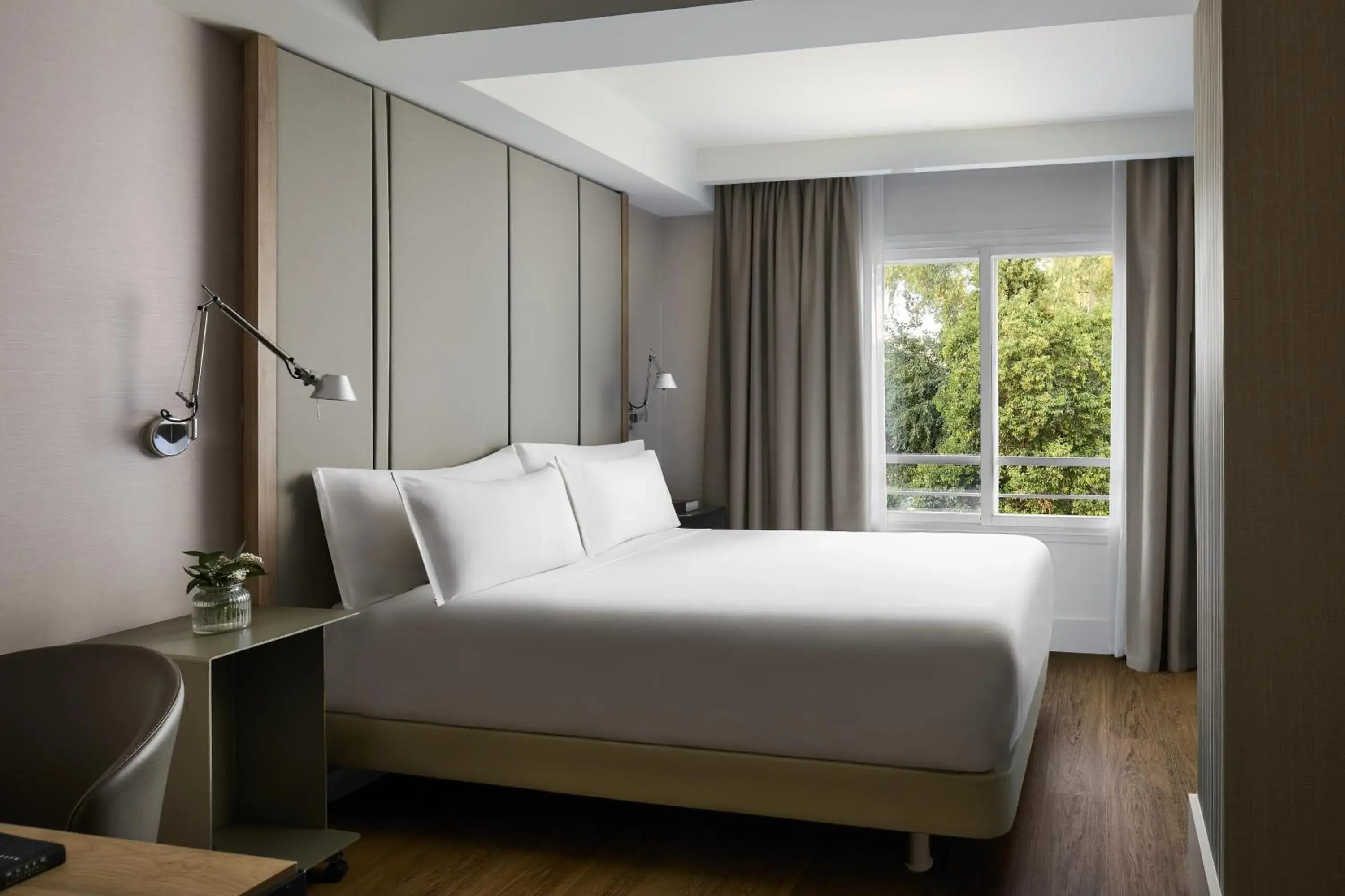 Bedroom, Bed in NH Paseo de la Habana Bedroom, Bed in NH Paseo de la Habana