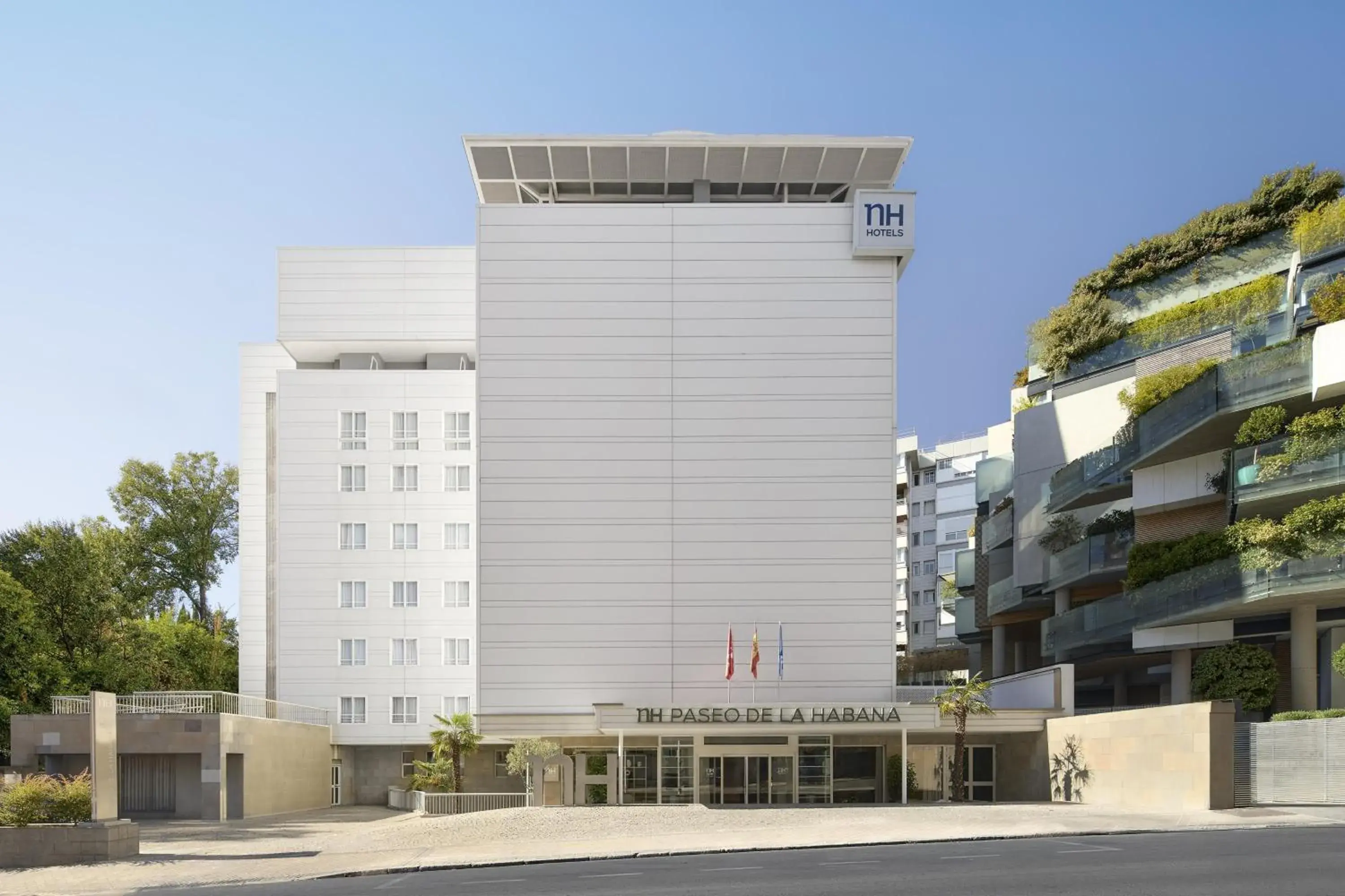 Property building in NH Paseo de la Habana Property building in NH Paseo de la Habana