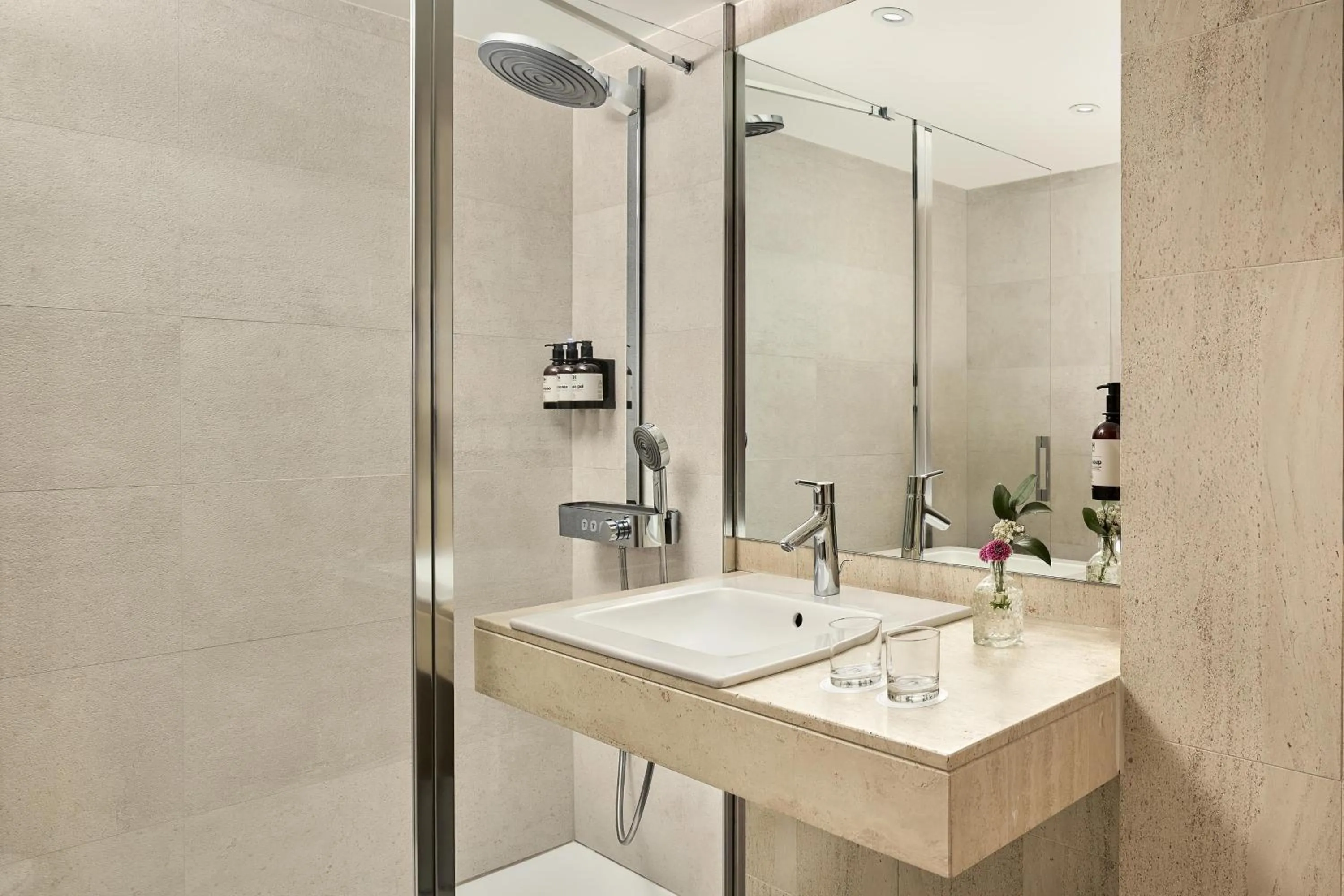 Bathroom in NH Paseo de la Habana