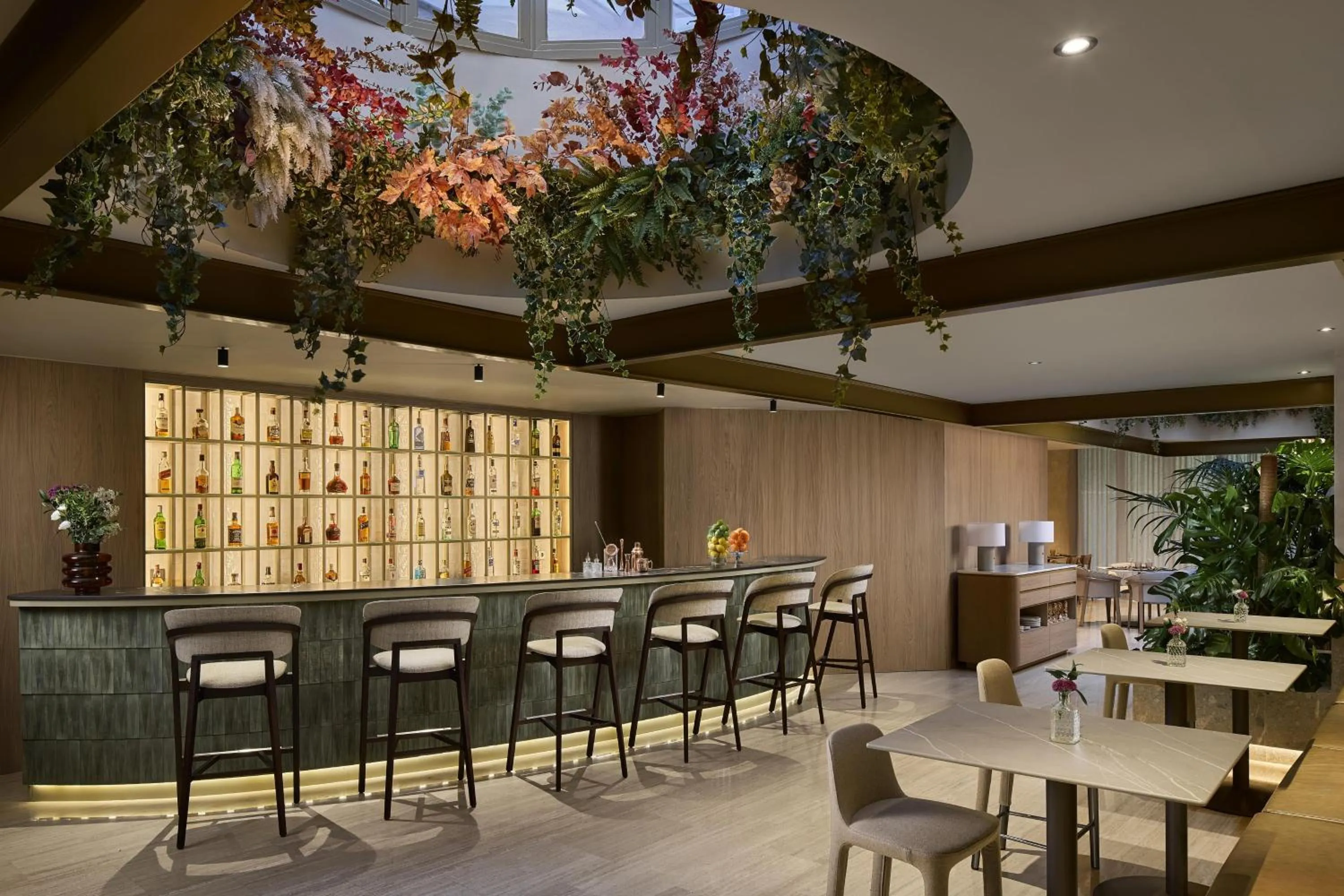 Lounge or bar in NH Paseo de la Habana