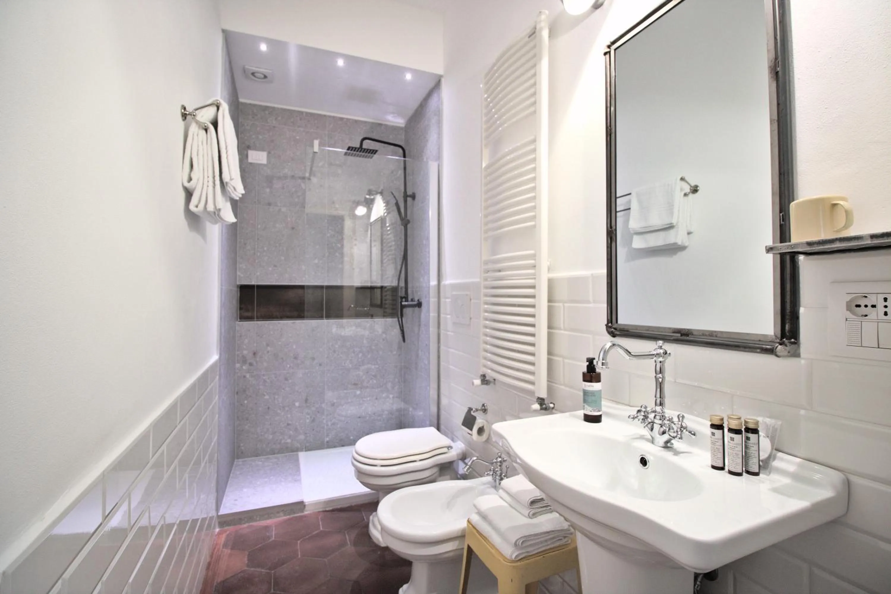 Shower in Porta Tosa Boutique