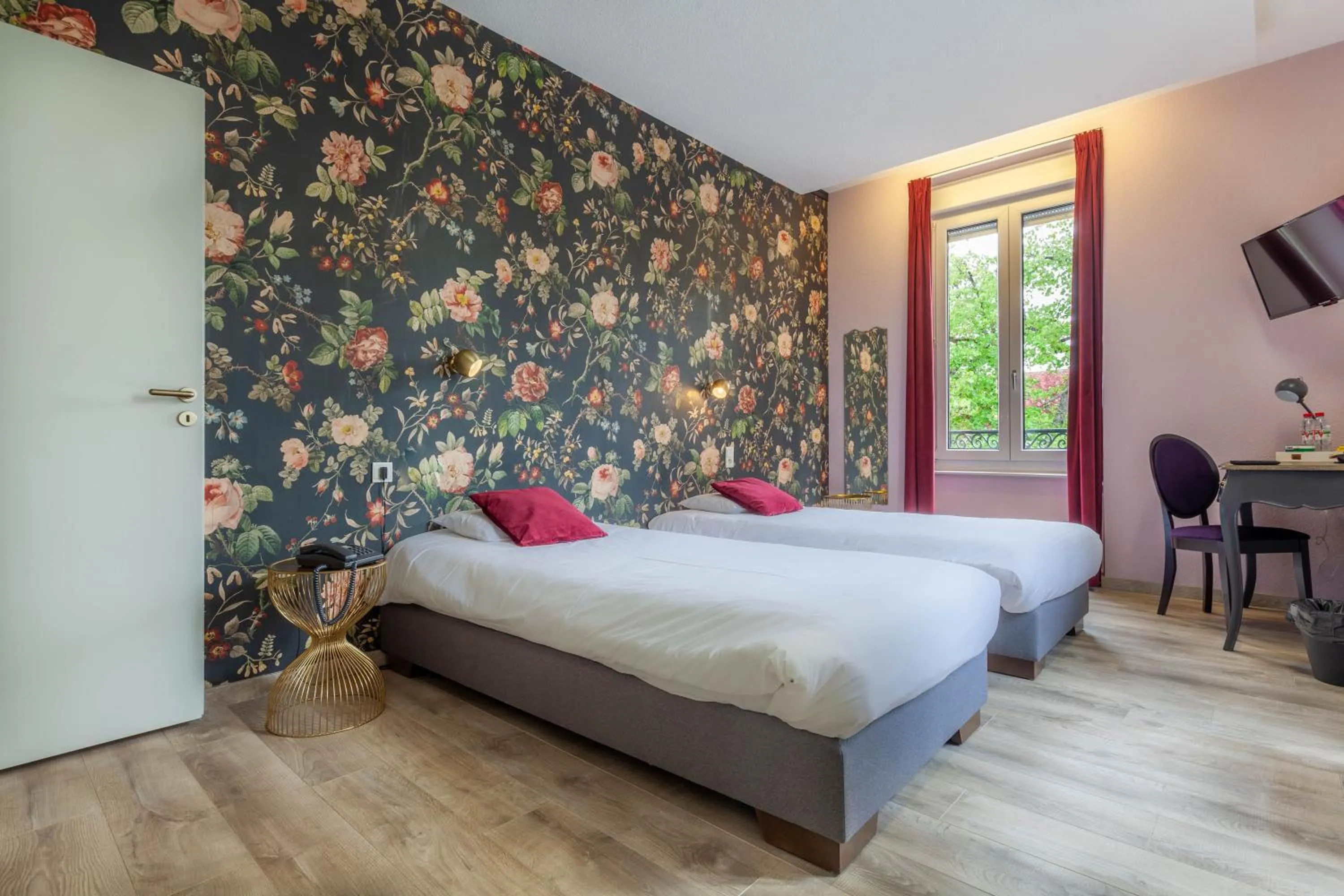 Bedroom, Bed in Hôtel d'Angleterre