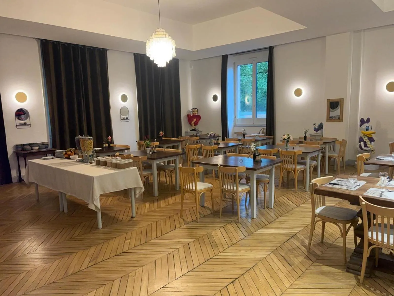 Restaurant/places to eat in Hôtel d'Angleterre