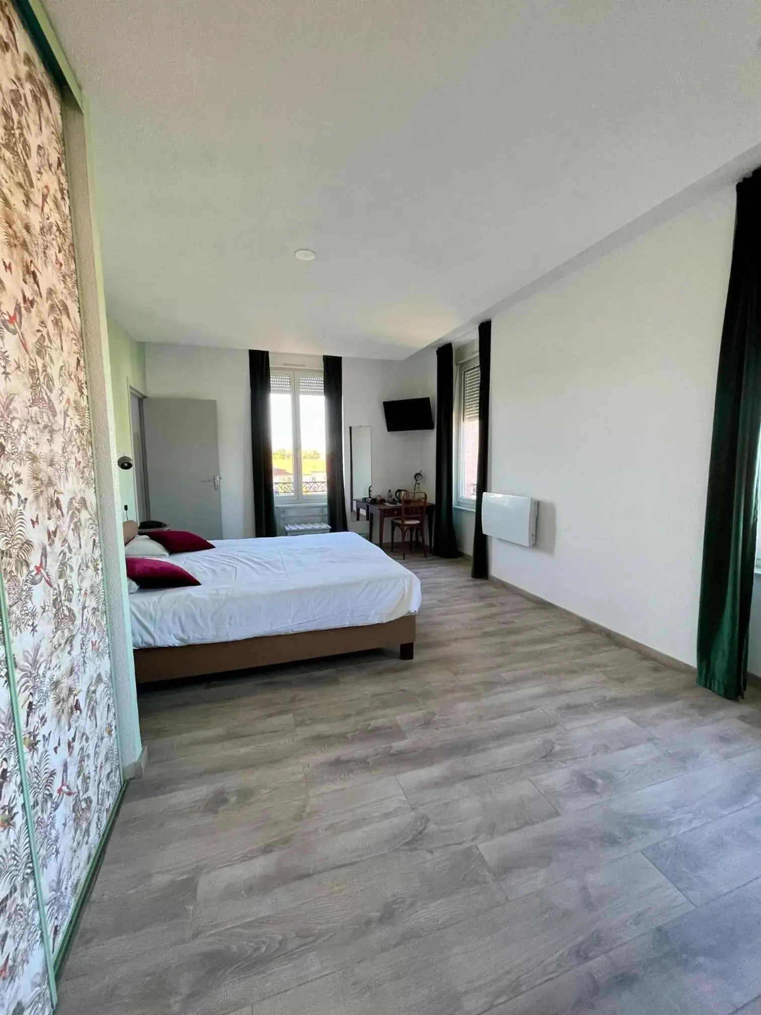 Double Room - Disability Access in Hôtel d'Angleterre Double Room - Disability Access in Hôtel d'Angleterre