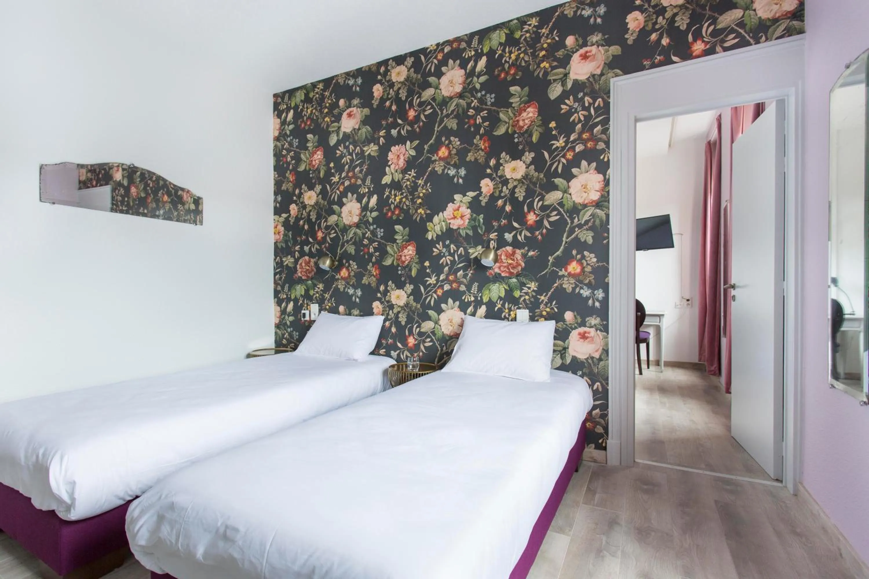 Bedroom, Bed in Hôtel d'Angleterre