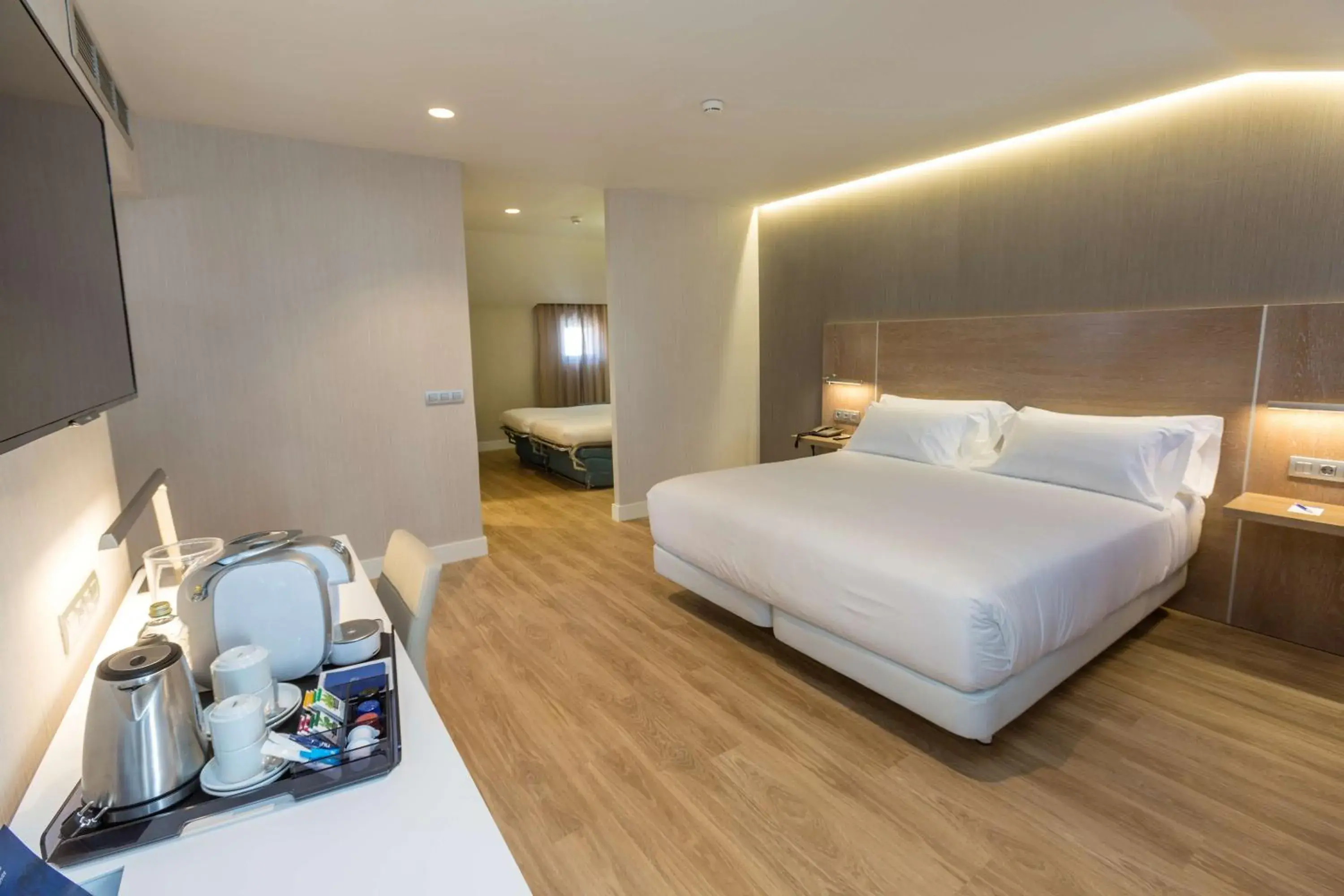 Photo of the whole room, Bed in NH Oviedo Principado Photo of the whole room, Bed in NH Oviedo Principado