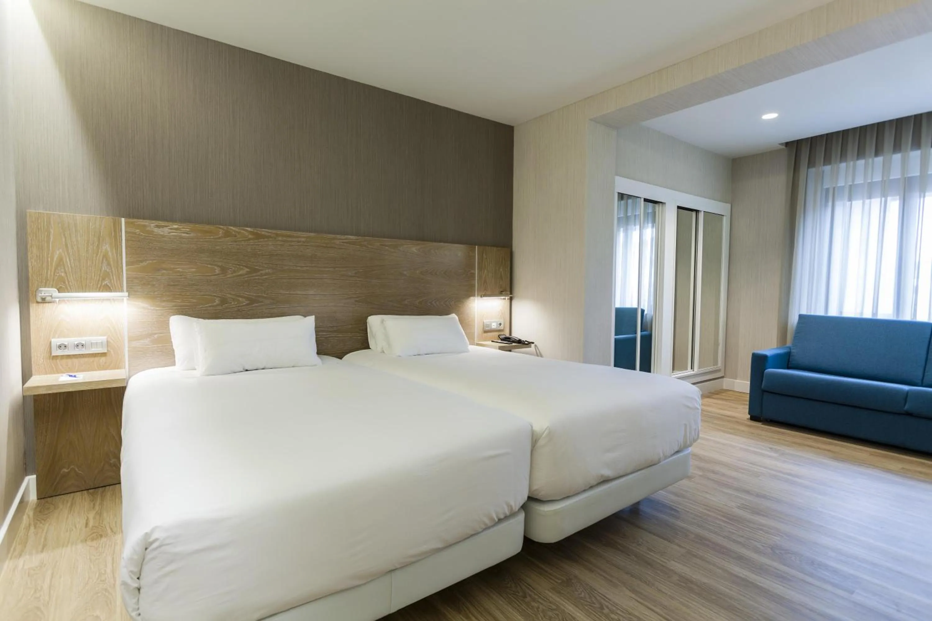 Bedroom, Bed in NH Oviedo Principado