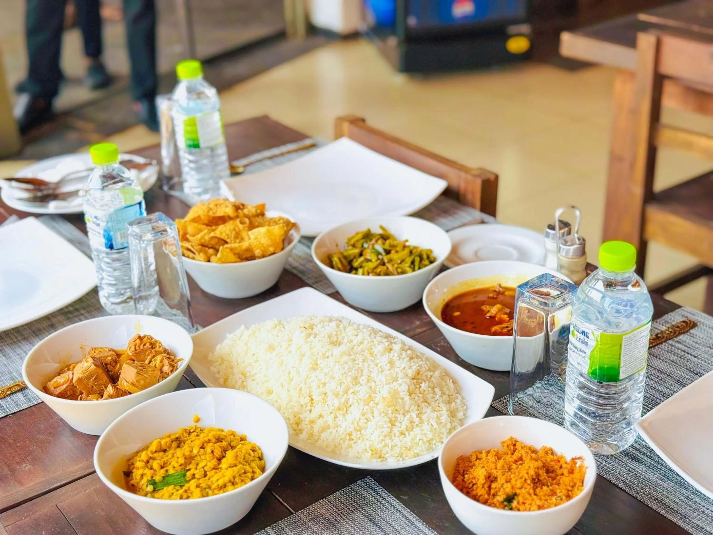 Restaurant/places to eat in Elepath Lodge Pinnawala