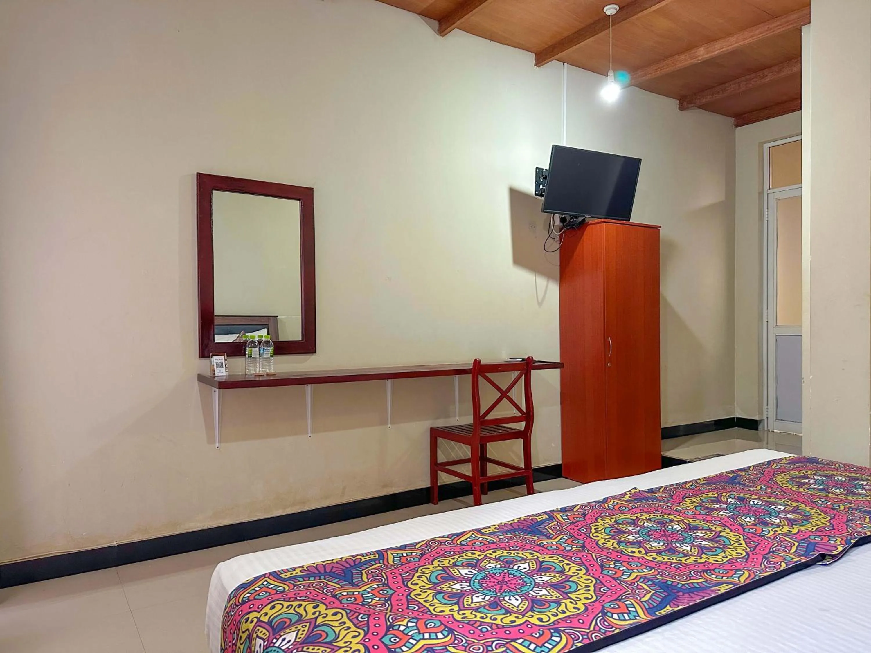 Bed in Elepath Lodge Pinnawala