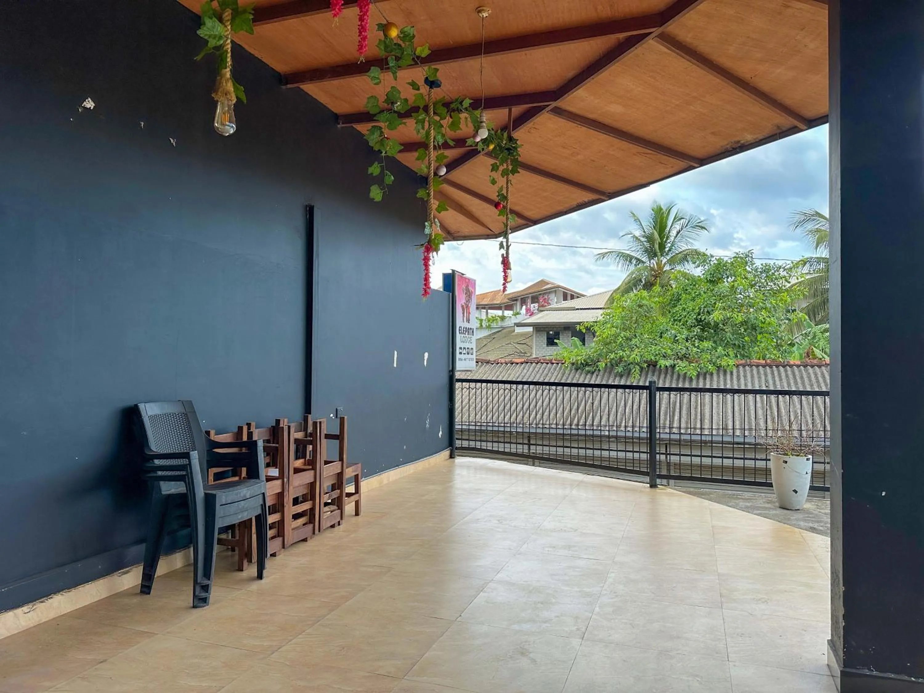 Day in Elepath Lodge Pinnawala