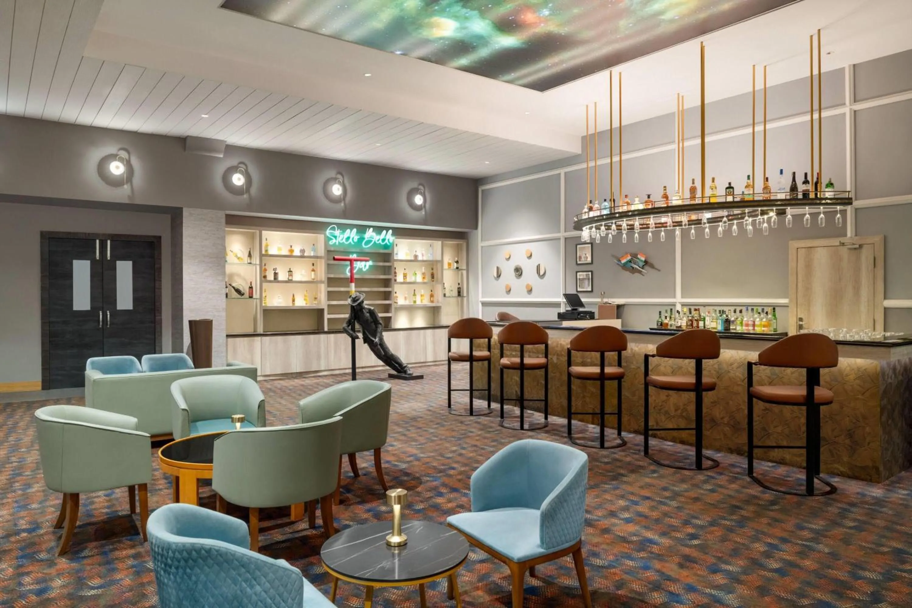 Lounge or bar in Ramada Plaza by Wyndham Jammu Vijaypur