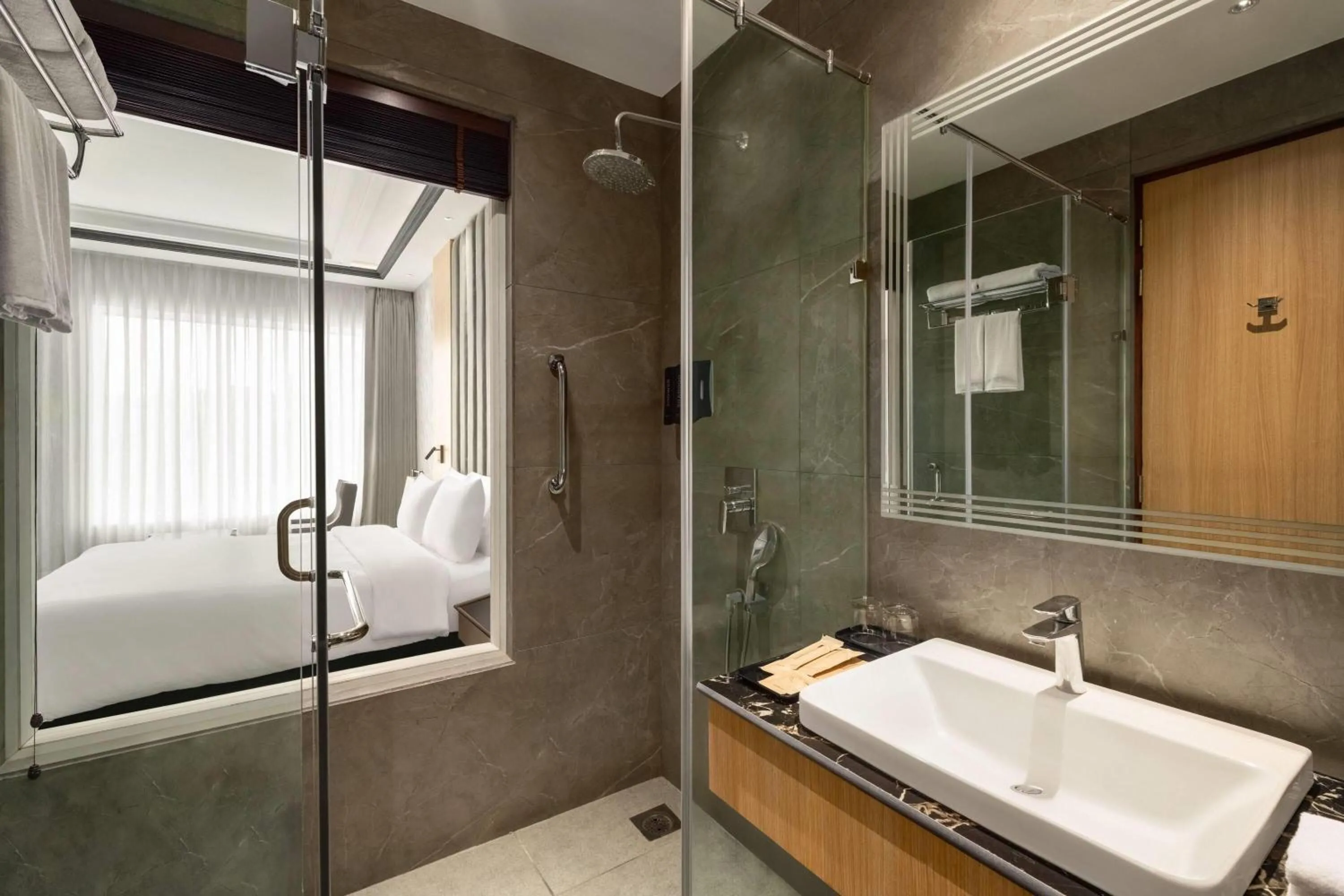 Bathroom, Bed in Ramada Plaza by Wyndham Jammu Vijaypur