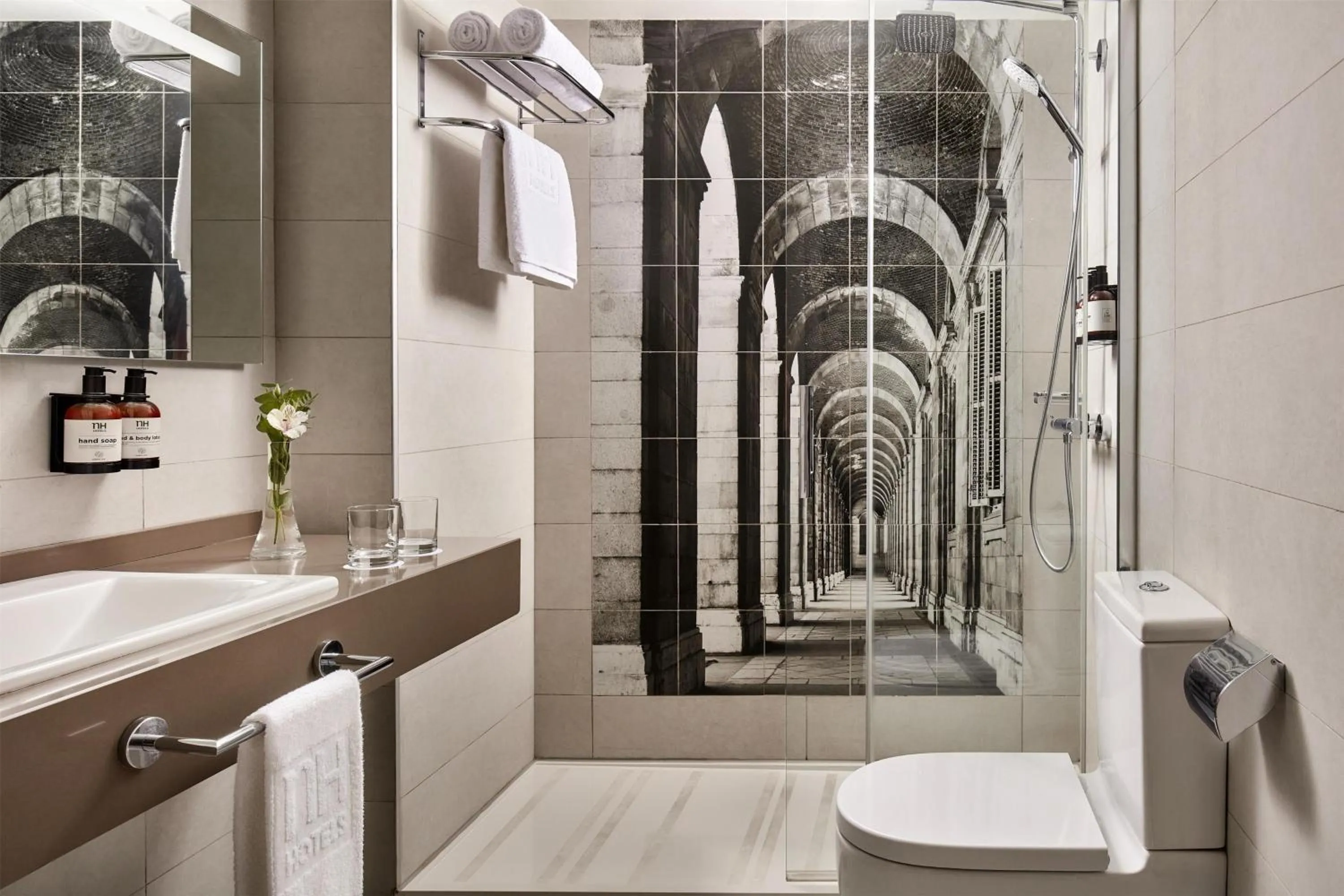 Bathroom in NH Madrid Zurbano