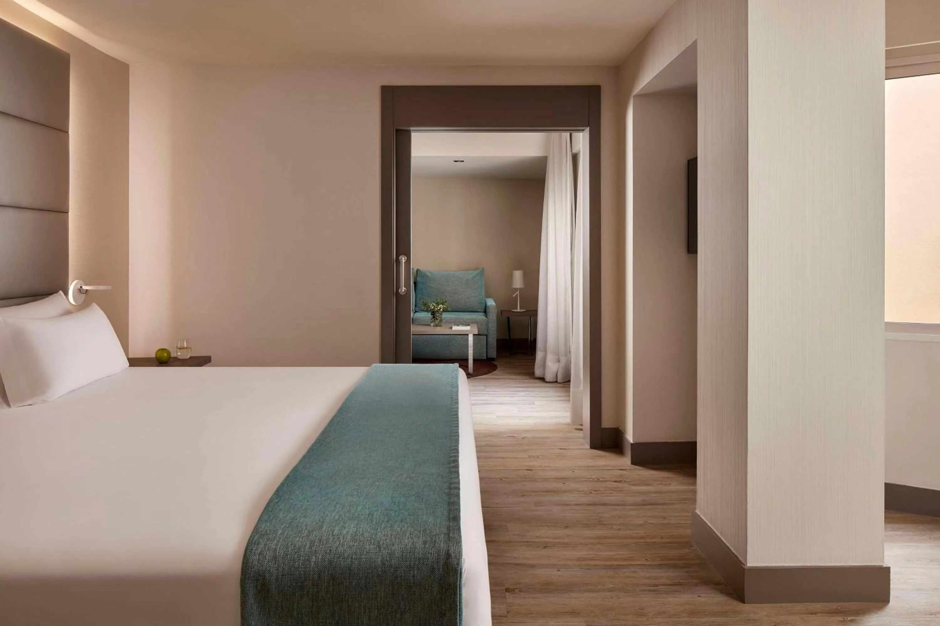 Photo of the whole room, Bed in NH Madrid Zurbano