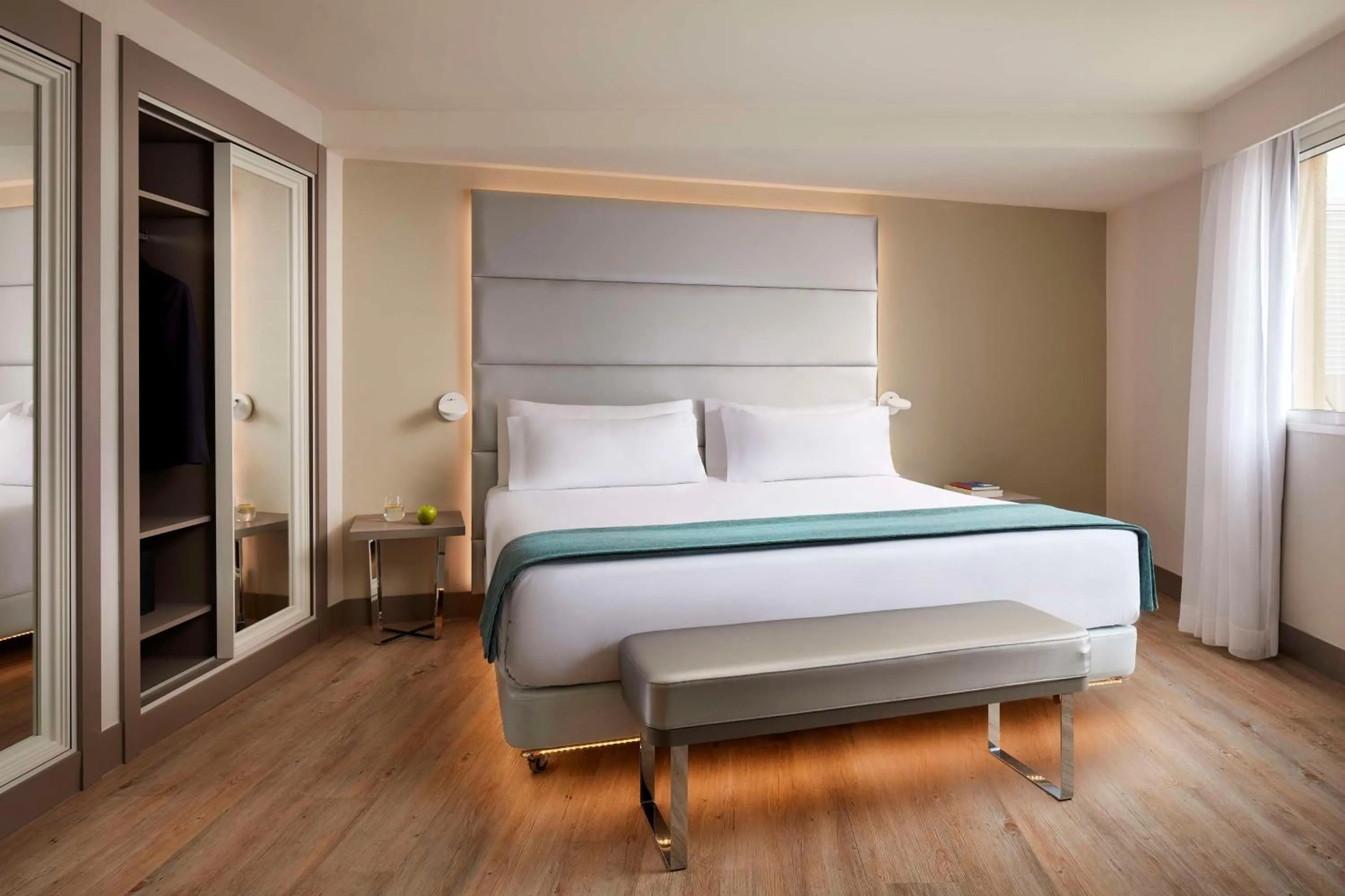 Bedroom, Bed in NH Madrid Zurbano