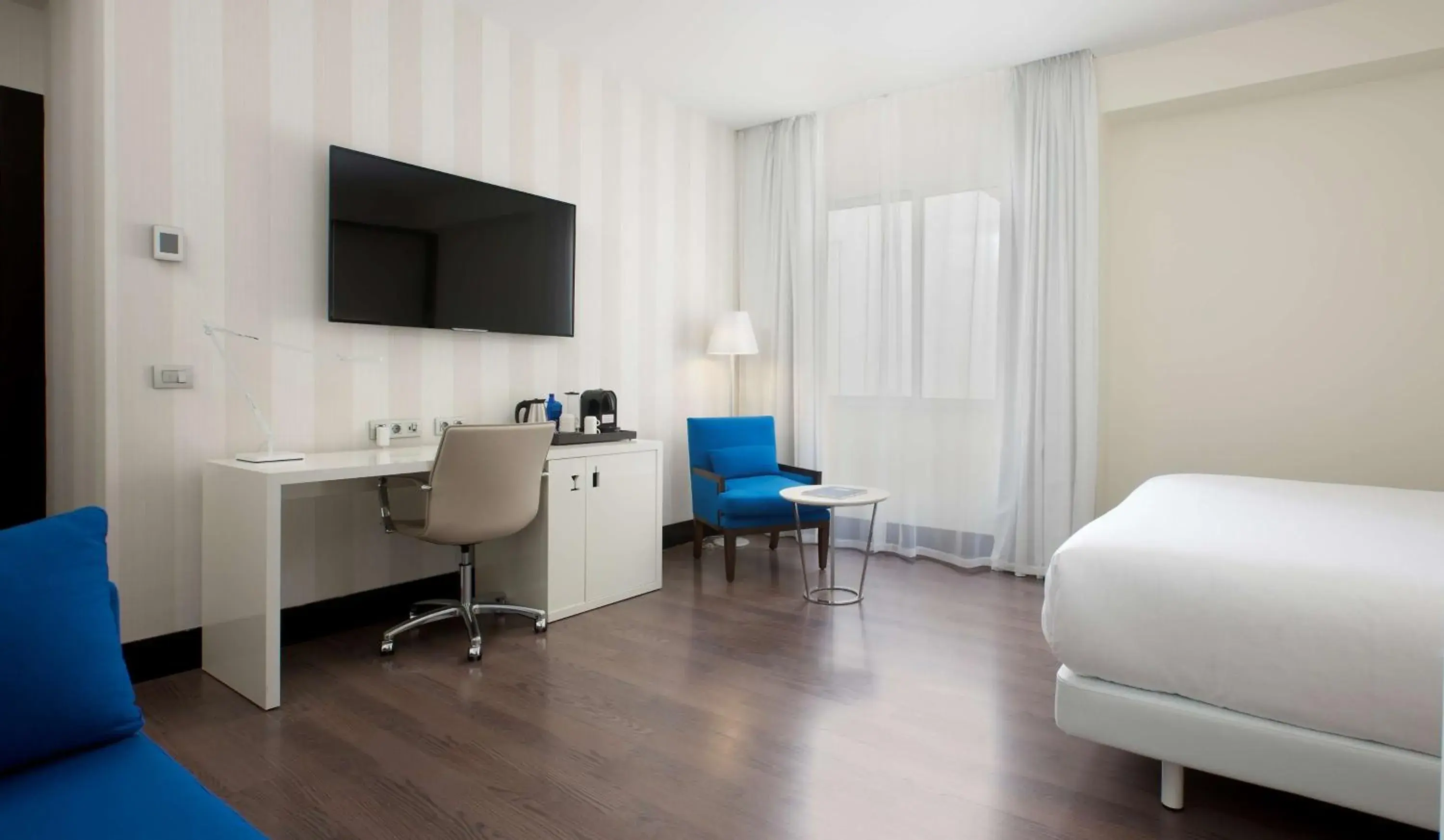Photo of the whole room, Bed in NH Madrid Lagasca Photo of the whole room, Bed in NH Madrid Lagasca