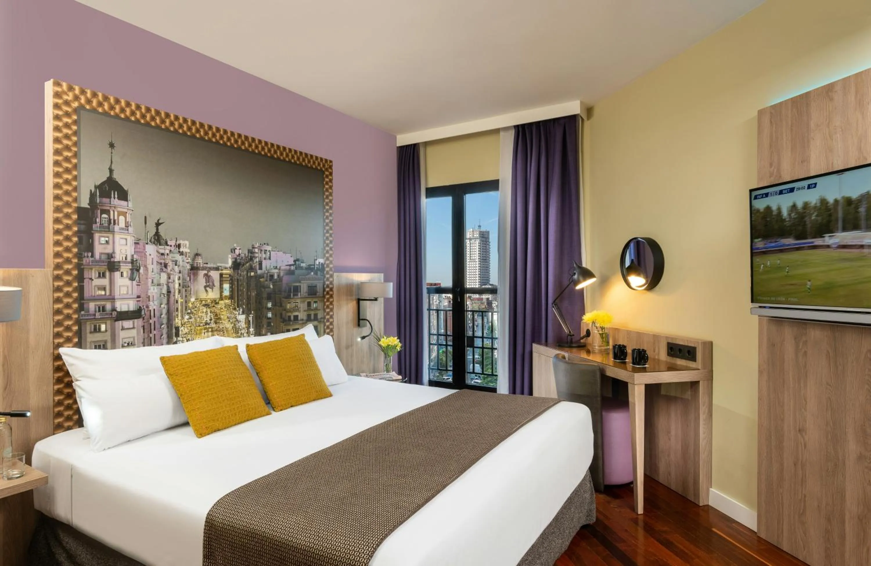 Bedroom, Bed in Leonardo Hotel Madrid City Center